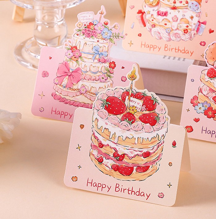 Открытка настольная Happy Birthday с фигурным тортом (Розовый торт с бантом)