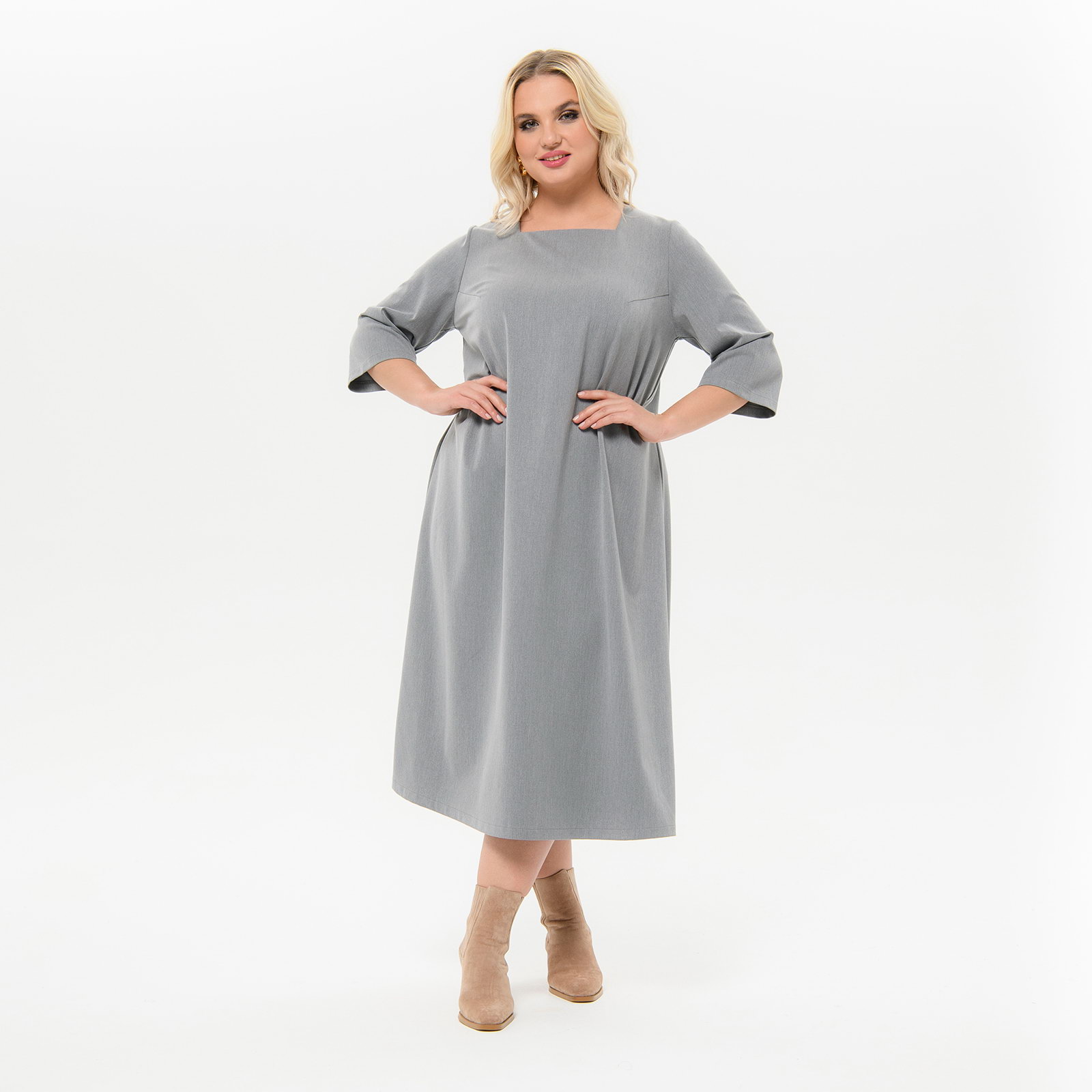 Платье миди с вырезом