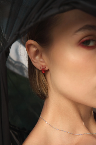 Серебряная моносерьга «Комар ВАСилий» red