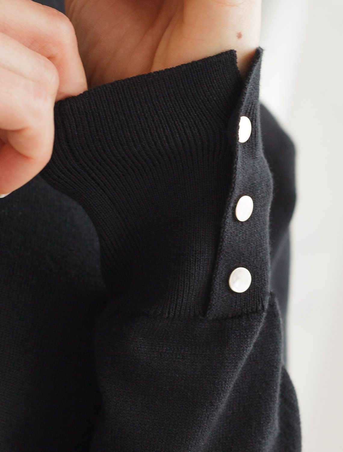 Ст.цена 1890р Водолазка тонкой вязки из хлопка с нейлоном D34.197 черный