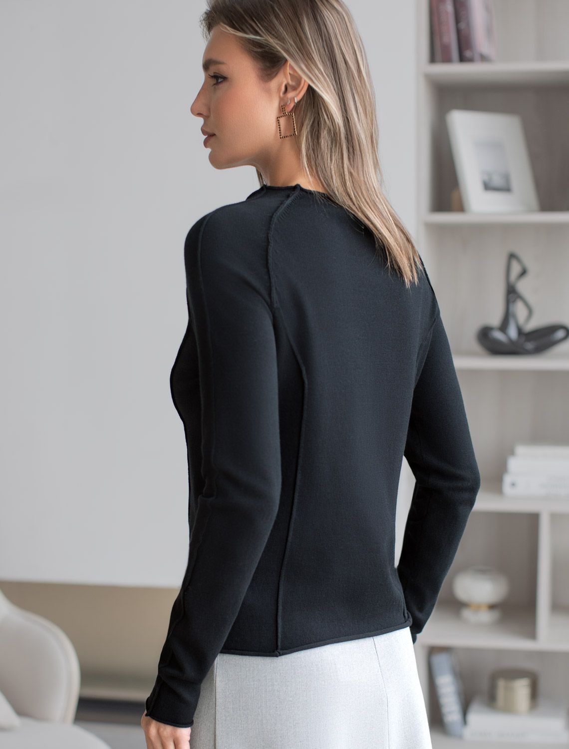 Ст.цена 2190р Джемпер тонкой вязки из хлопка с нейлоном D39.354 черный