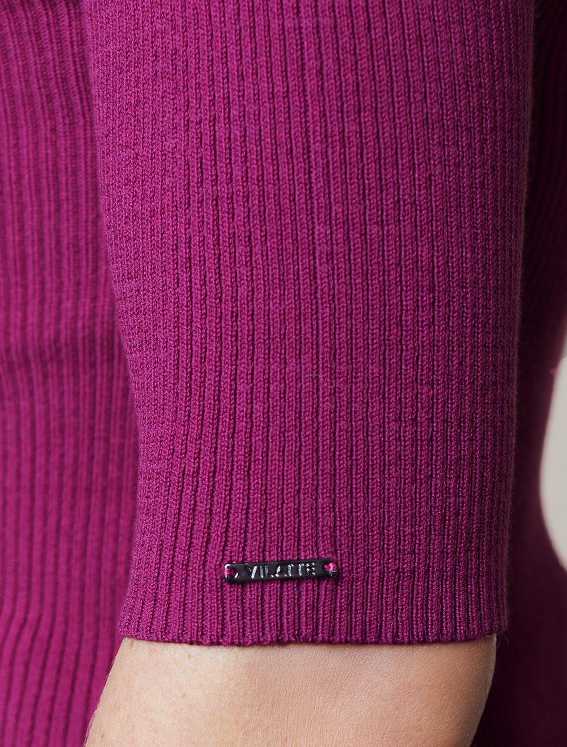 Водолазка тонкой вязки в рубчик из хлопка с нейлоном D34.198 пурпурный