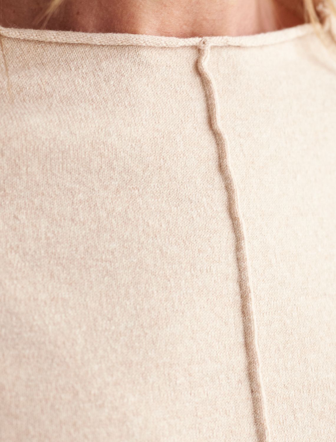 Джемпер тонкой вязки из хлопка с нейлоном D39.354 бежевый меланж