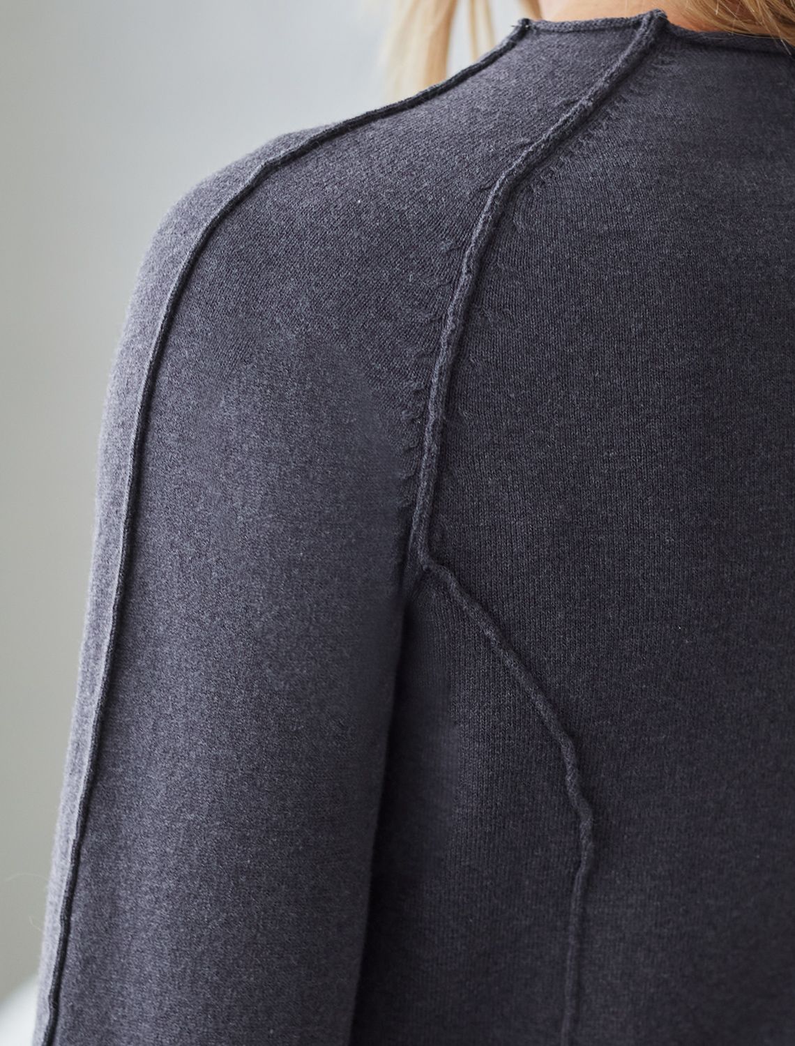 Джемпер тонкой вязки из хлопка с нейлоном D39.354 серый меланж