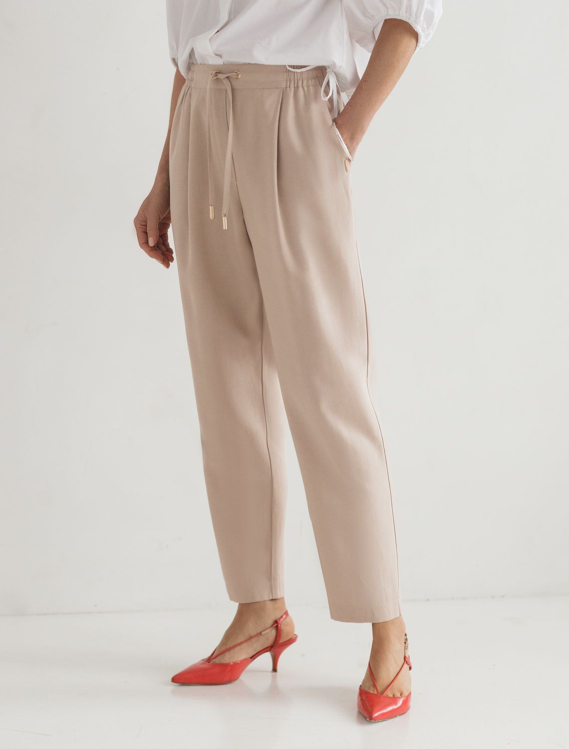 Ст.цена 2590р Брюки из плотного лиоцелла D24.265 светло-бежевый