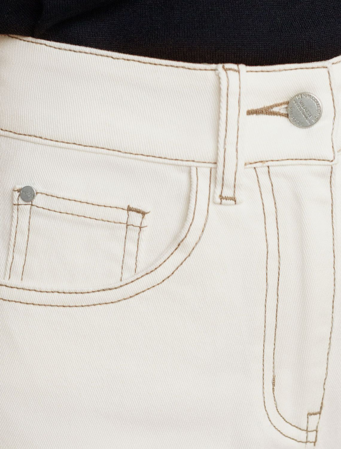 Ст.цена 2790р Джинсы-трубы с контрастной строчкой D54.093 белый