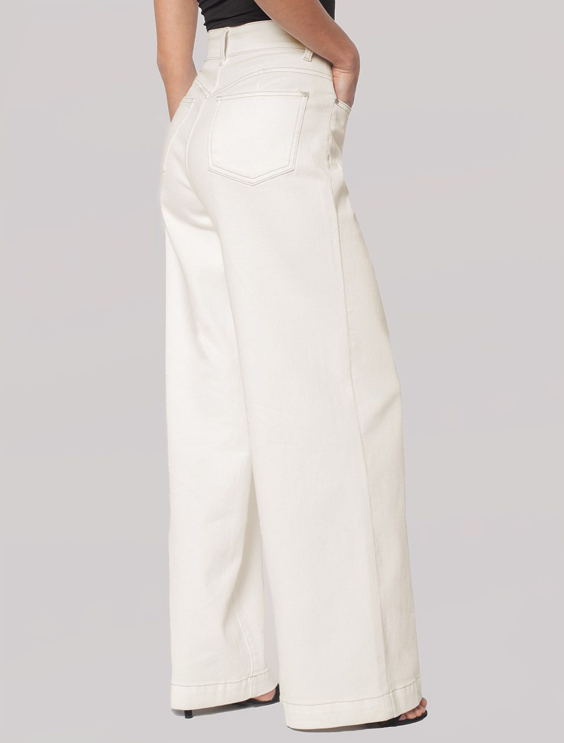 Ст.цена 2790р Джинсы-трубы с контрастной строчкой D54.093 белый