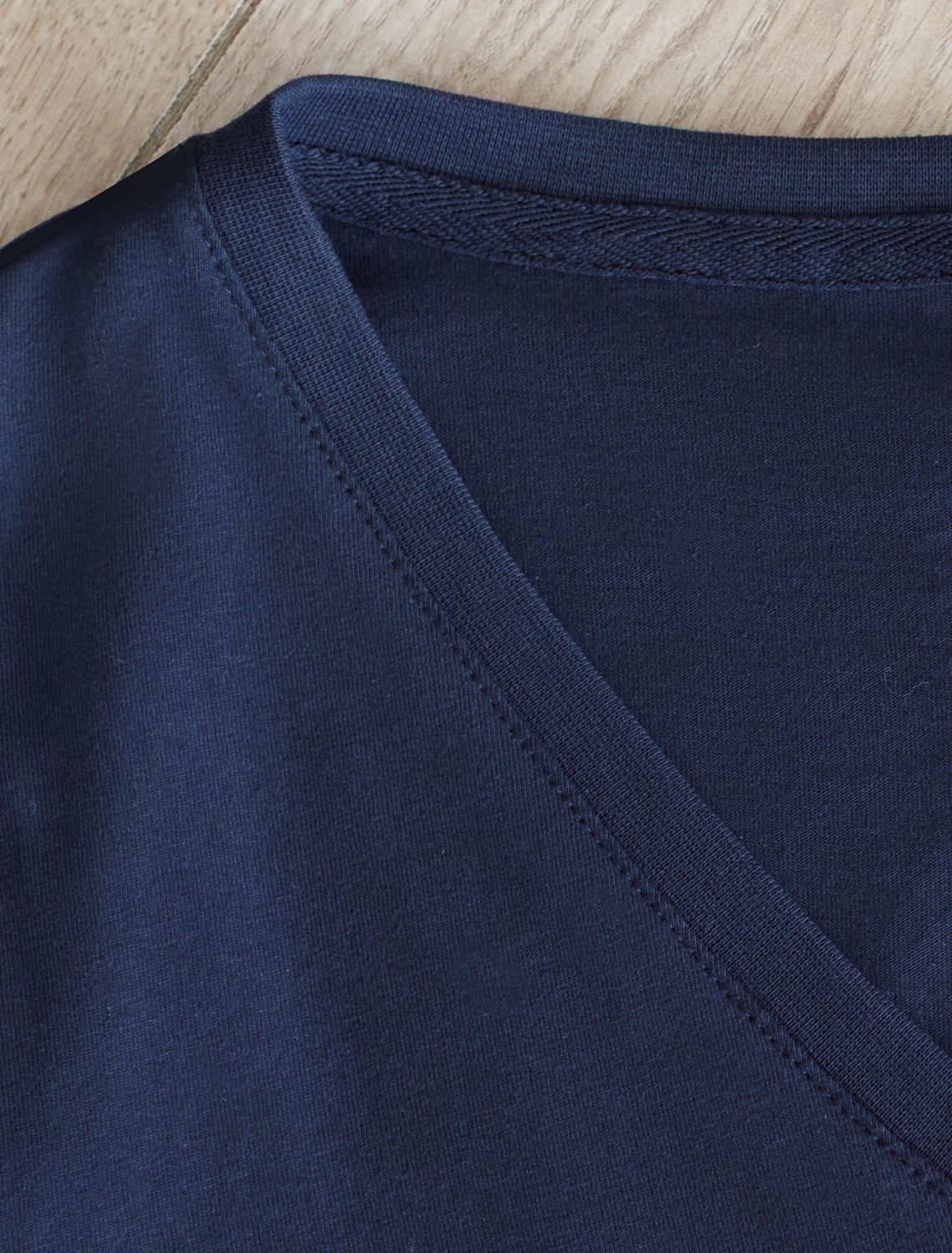 Футболка из 100% хлопка с V-образным вырезом D49.091 т.синий