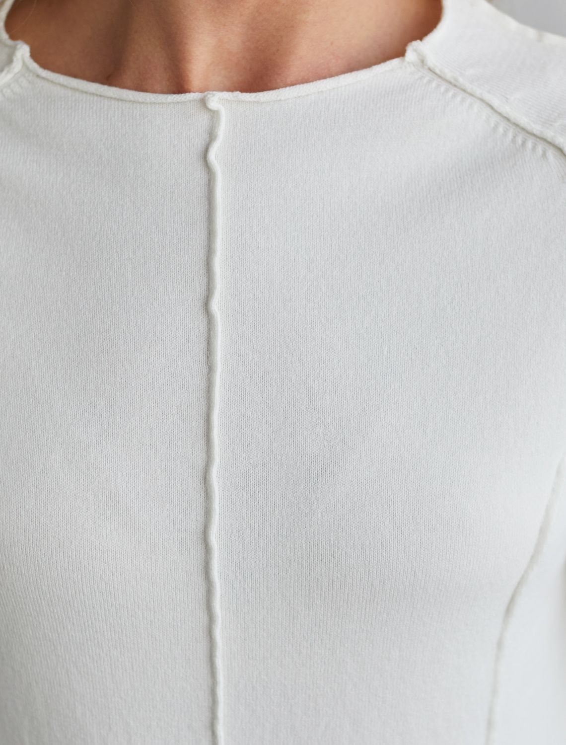 Джемпер тонкой вязки из хлопка с нейлоном D39.354 натуральный белый