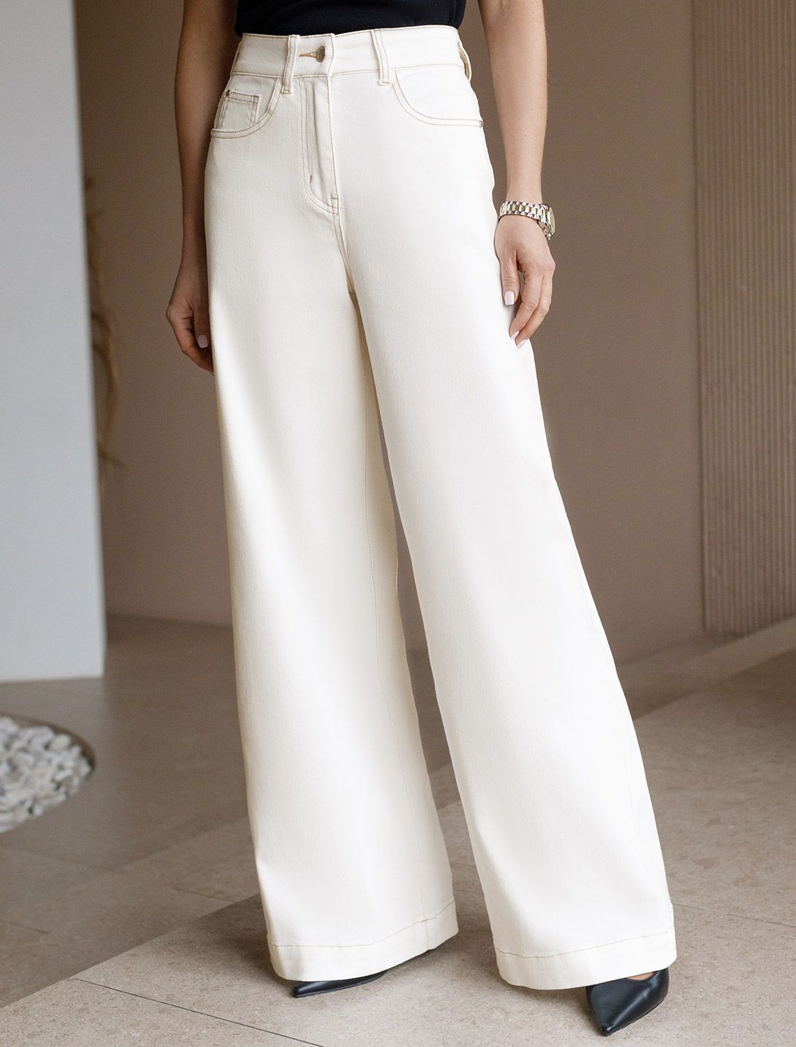 Ст.цена 2790р Джинсы-трубы с контрастной строчкой D54.093 белый