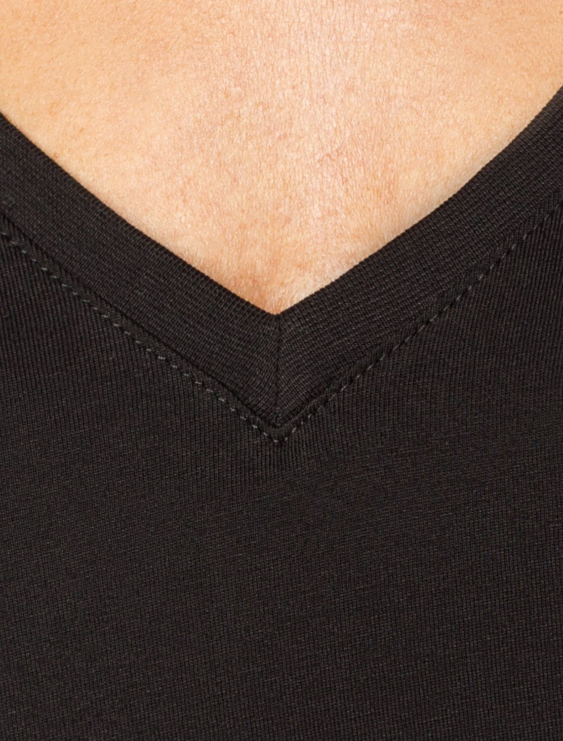 Футболка из 100% хлопка с V-образным вырезом D49.091 черный