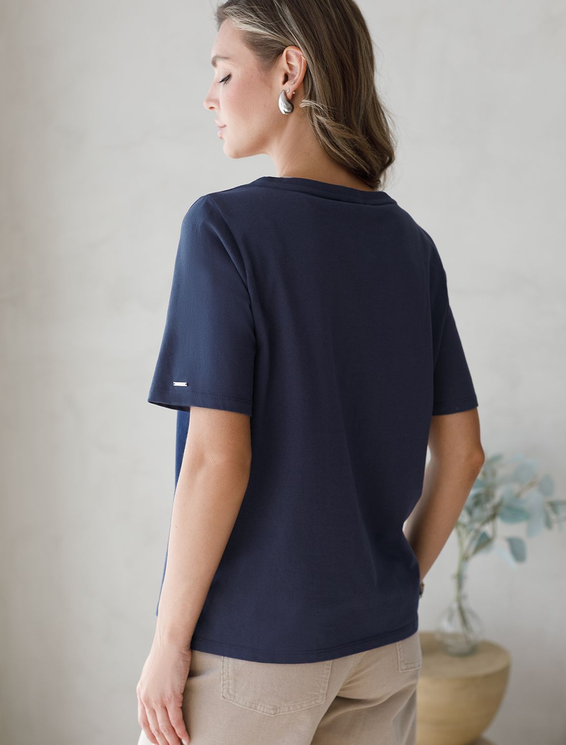 Футболка из 100% хлопка с V-образным вырезом D49.091 т.синий