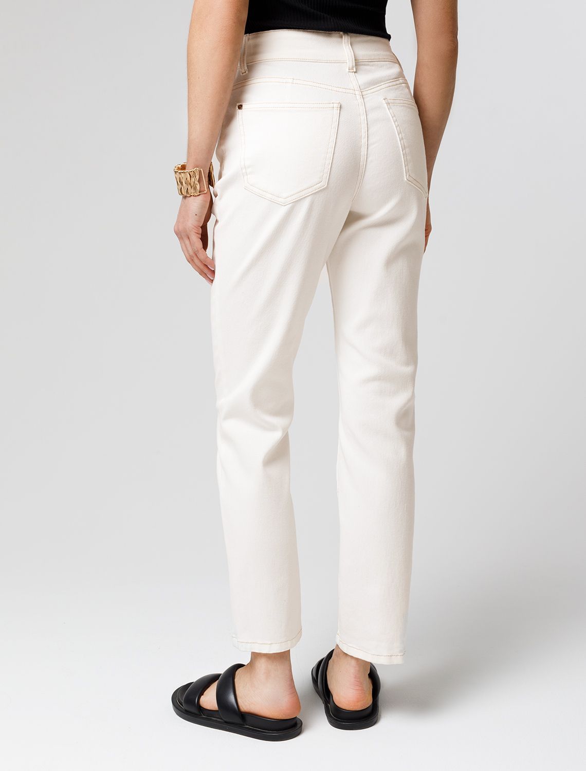 Ст.цена 2690р Прямые джинсы из эластичного денима D54.092 белый