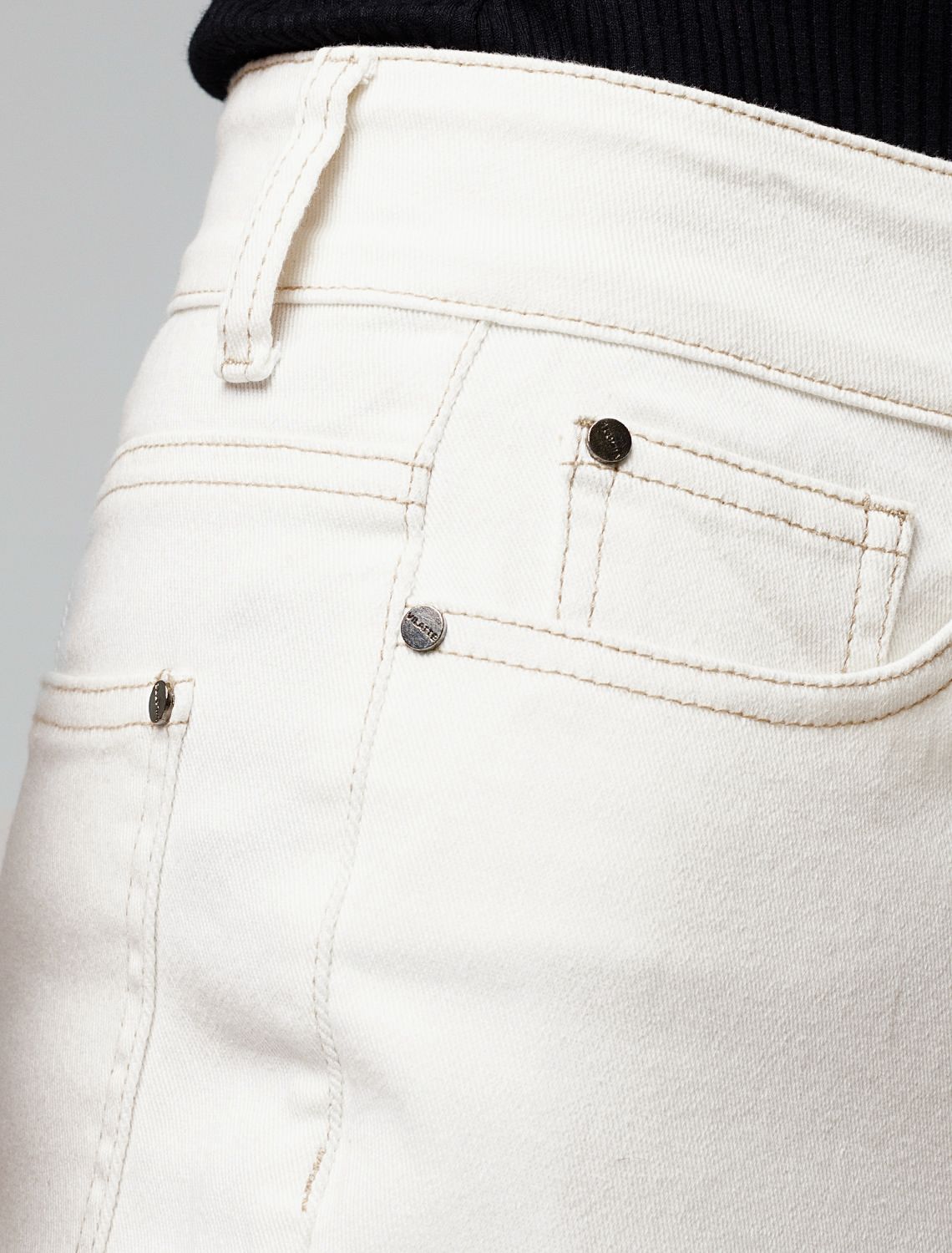 Ст.цена 2690р Прямые джинсы из эластичного денима D54.092 белый