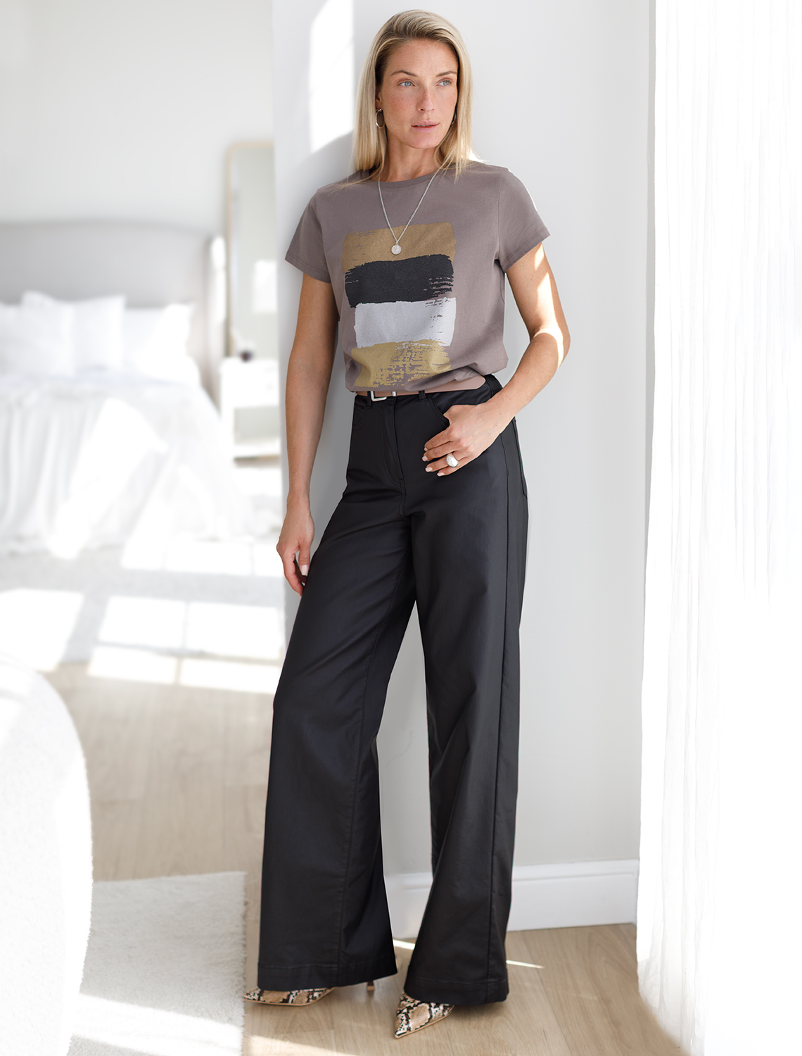 Футболка из 100% хлопка с авторским принтом. D49.092 кофейный_art