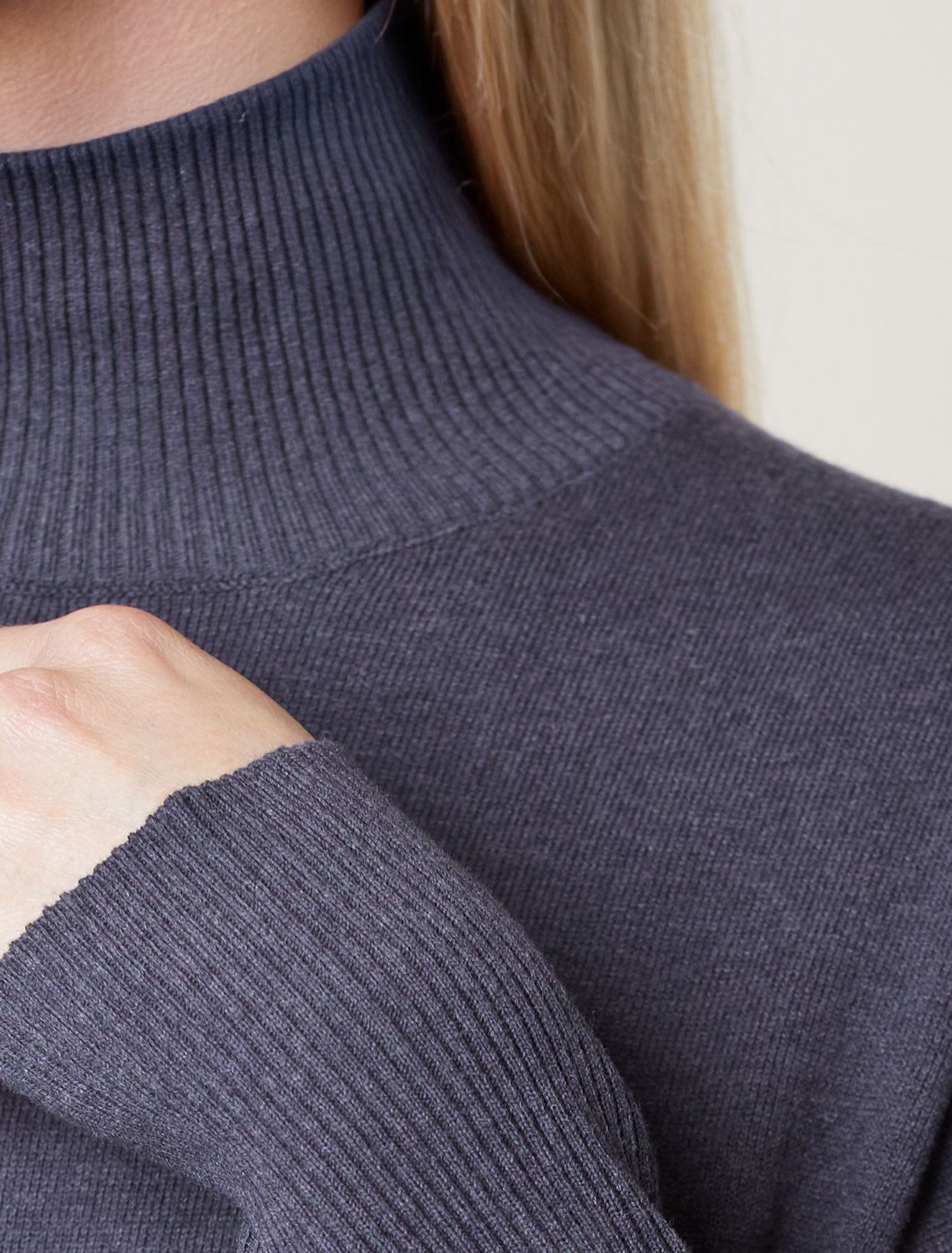 Платье тонкой вязки из хлопка с нейлоном D32.106 серый меланж