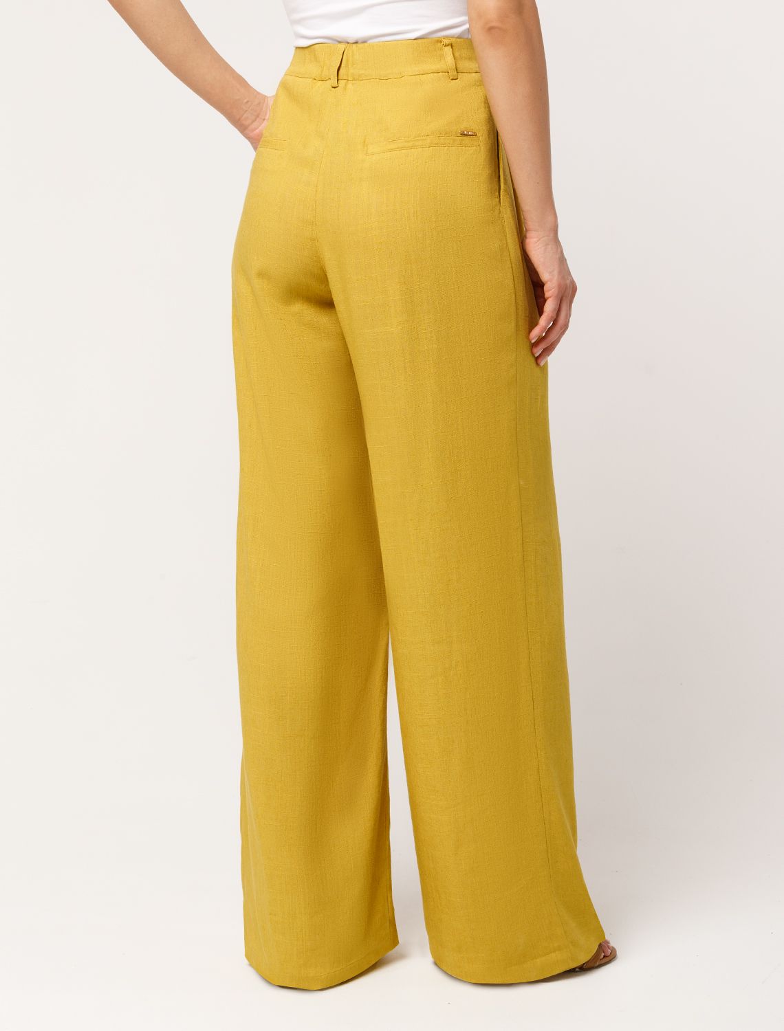 Ст.цена 3390р Свободные брюки изо льна с вискозой D24.222 горчичный