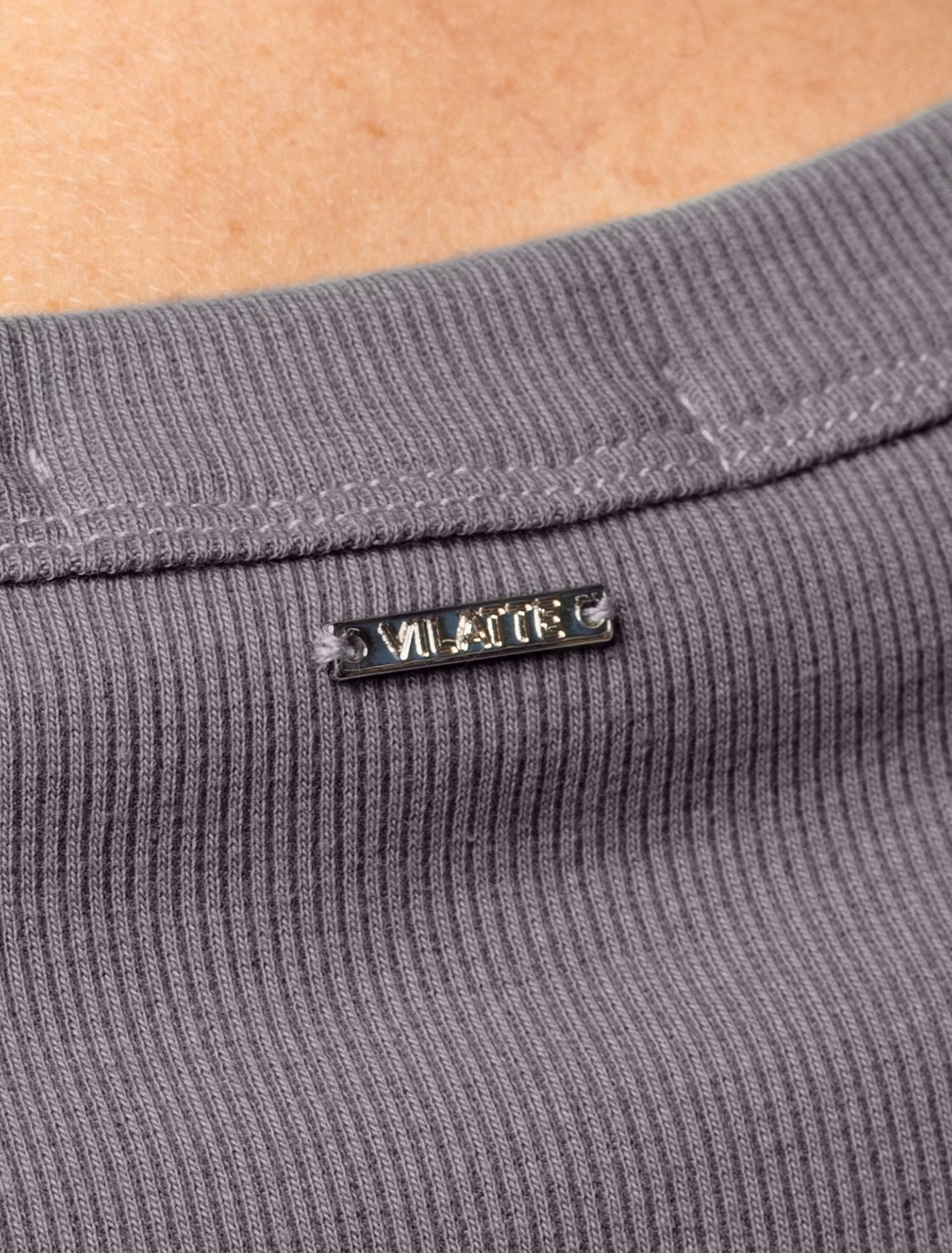 Ст.цена 1190р Футболка из фактурного трикотажа в рубчик D49.043 т.серый