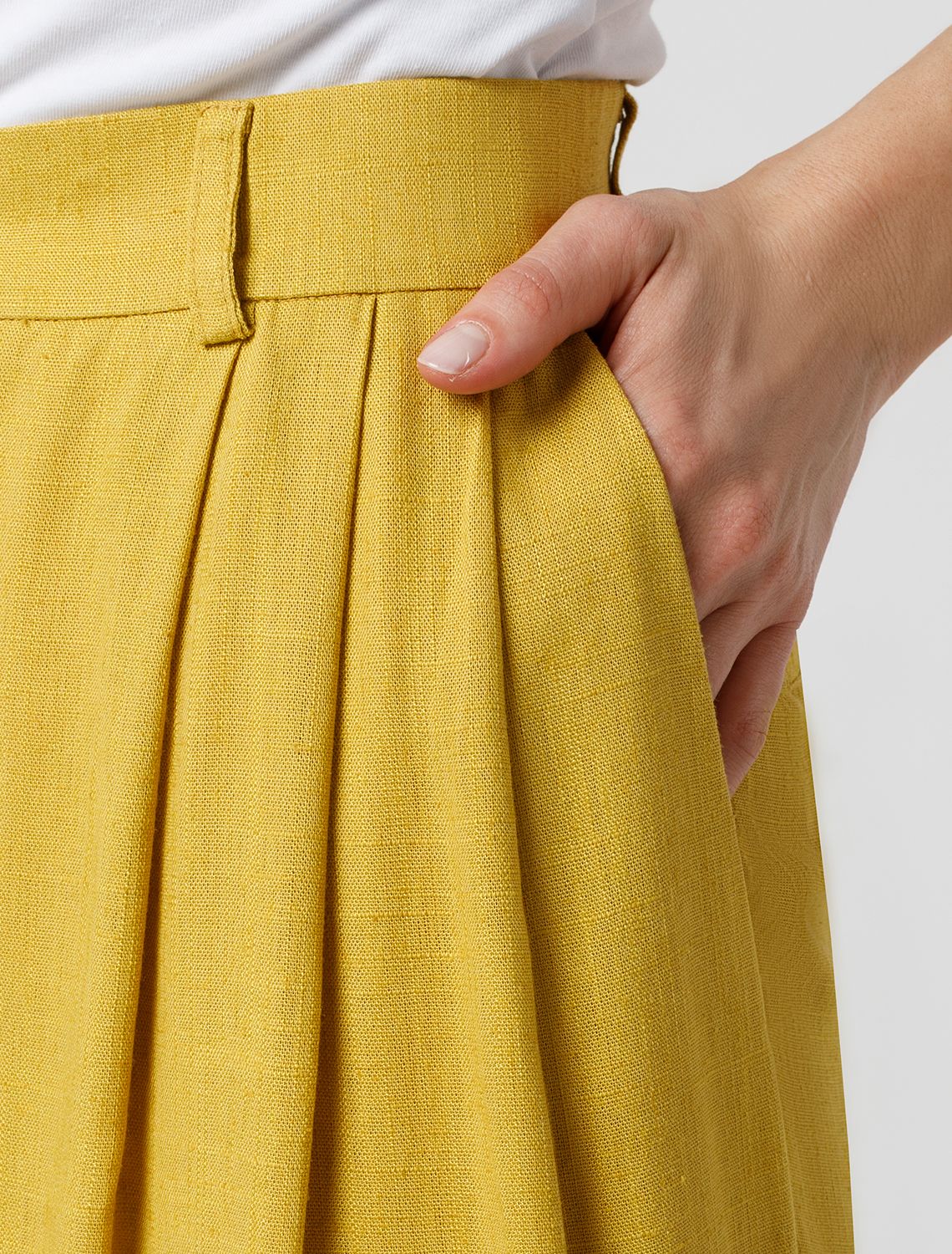 Ст.цена 3390р Свободные брюки изо льна с вискозой D24.222 горчичный