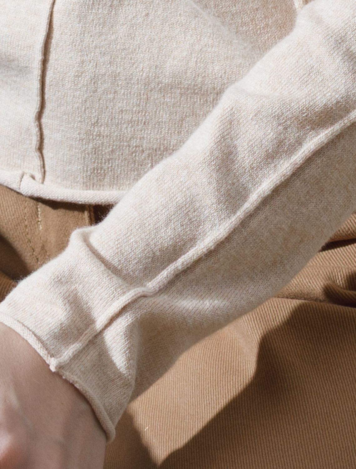 Джемпер тонкой вязки из хлопка с нейлоном D39.354 бежевый меланж