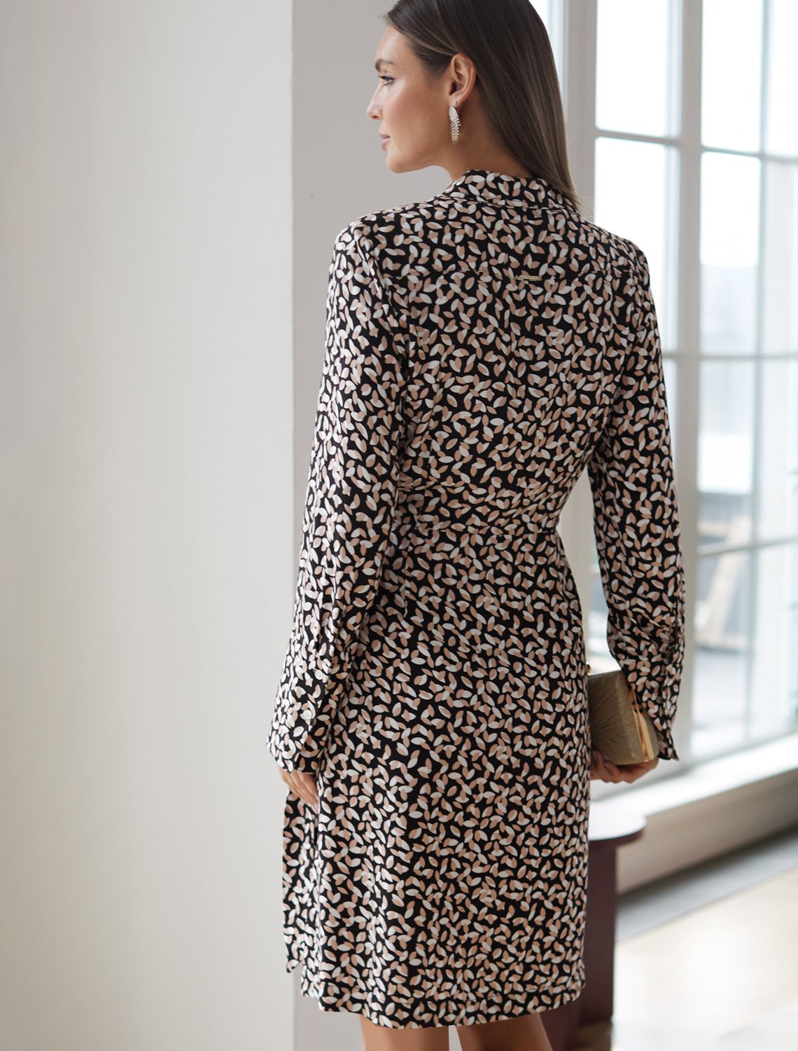 Платье на запАх из вискозы с принтом D22.258 черный-бежевый