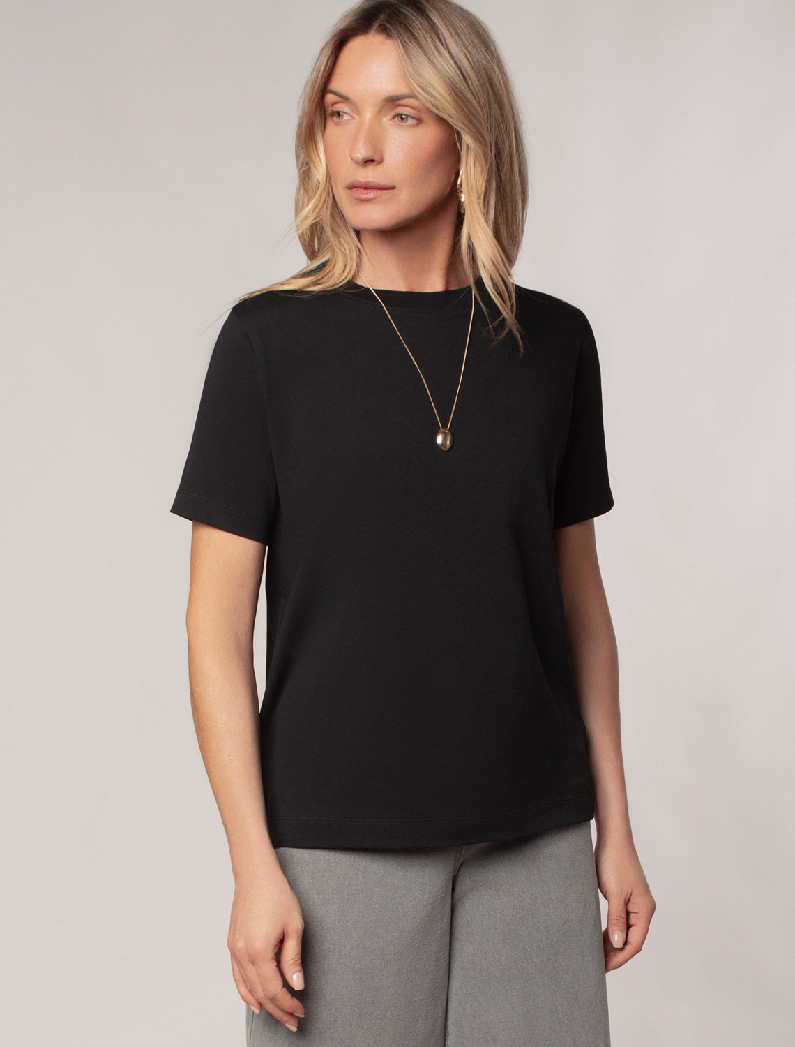 Футболка из премиального хлопка D49.110 черный