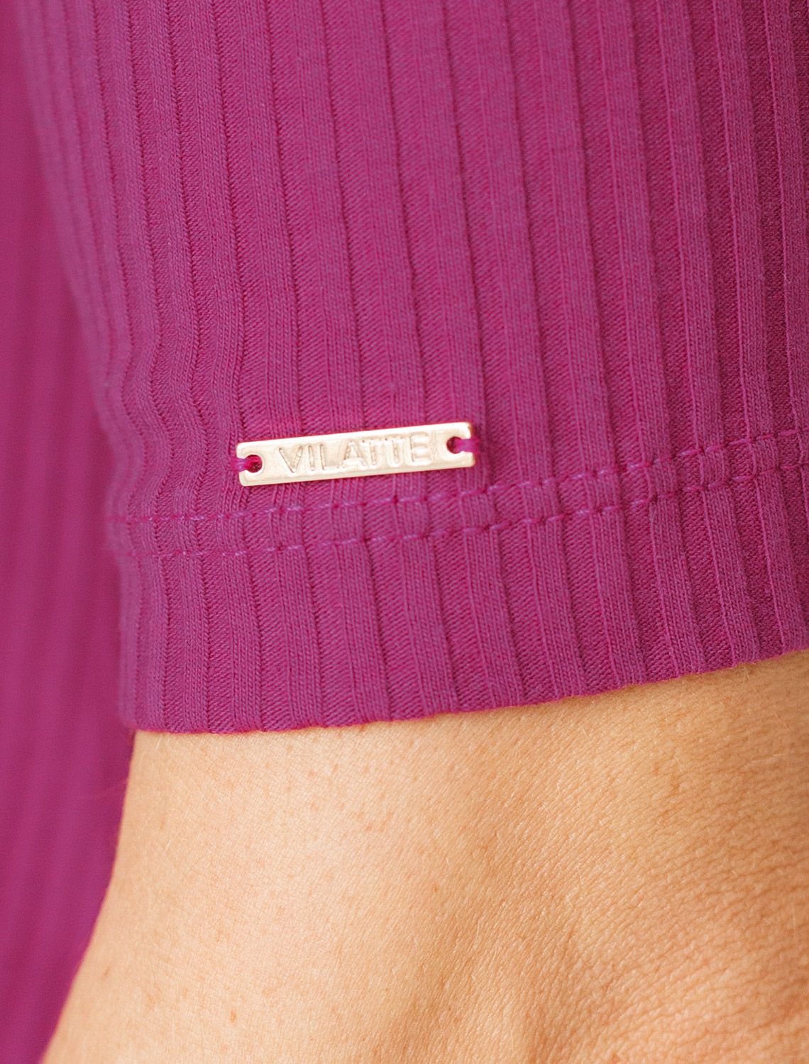 Джемпер из трикотажа в широкий рубчик D49.107 пурпурный