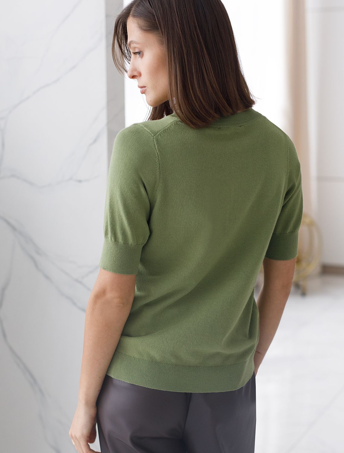 Джемпер тонкой вязки из вискозы с нейлоном D39.355 зеленый