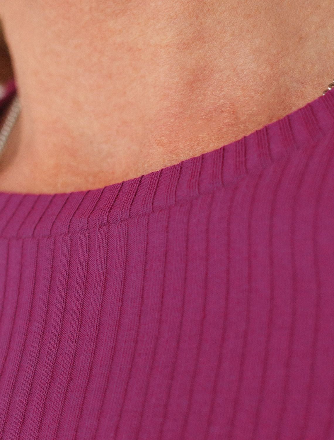 Футболка из трикотажа в широкий рубчик D49.105 пурпурный