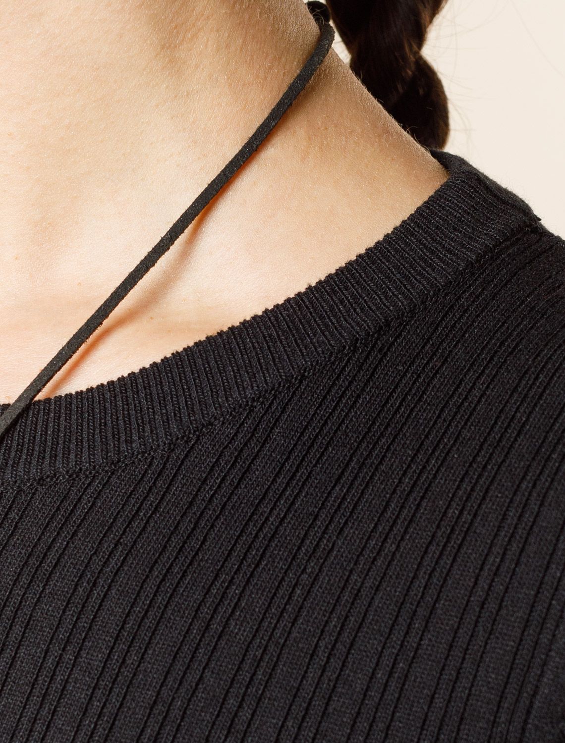 Джемпер тонкой вязки из вискозы с нейлоном D39.347 черный