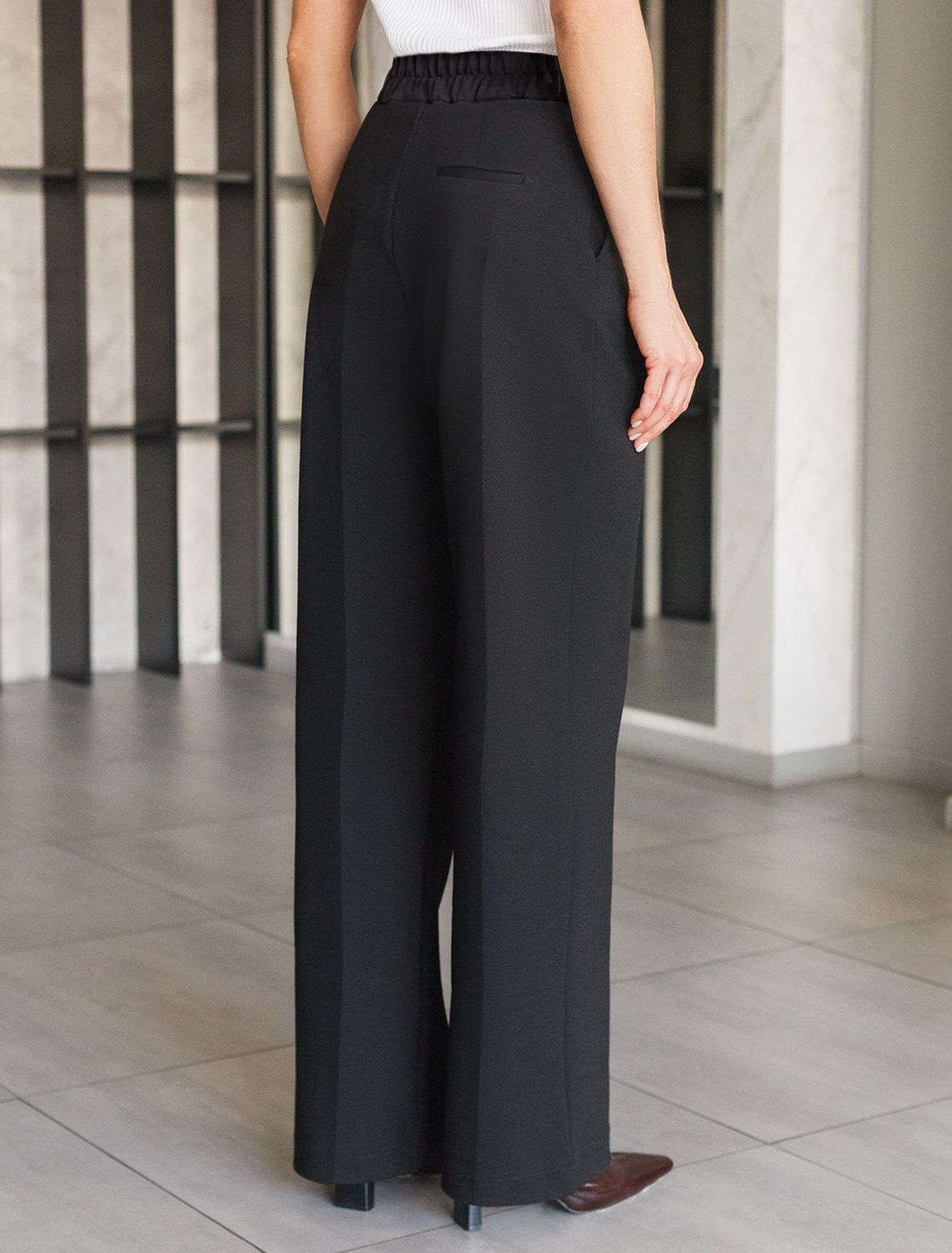 Прямые брюки из джерси на резинке сзади D44.147 черный