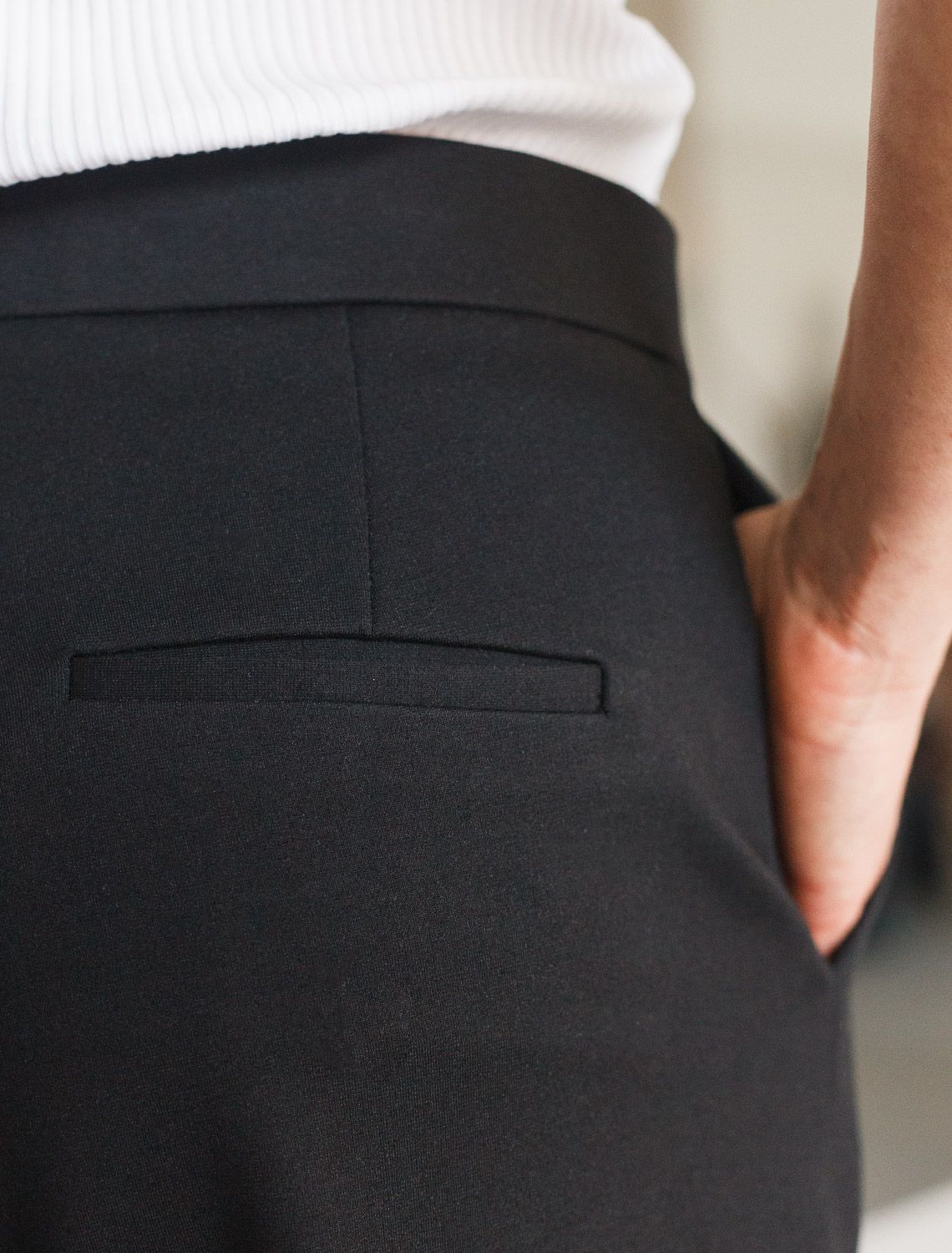 Прямые брюки из джерси на резинке сзади D44.147 черный