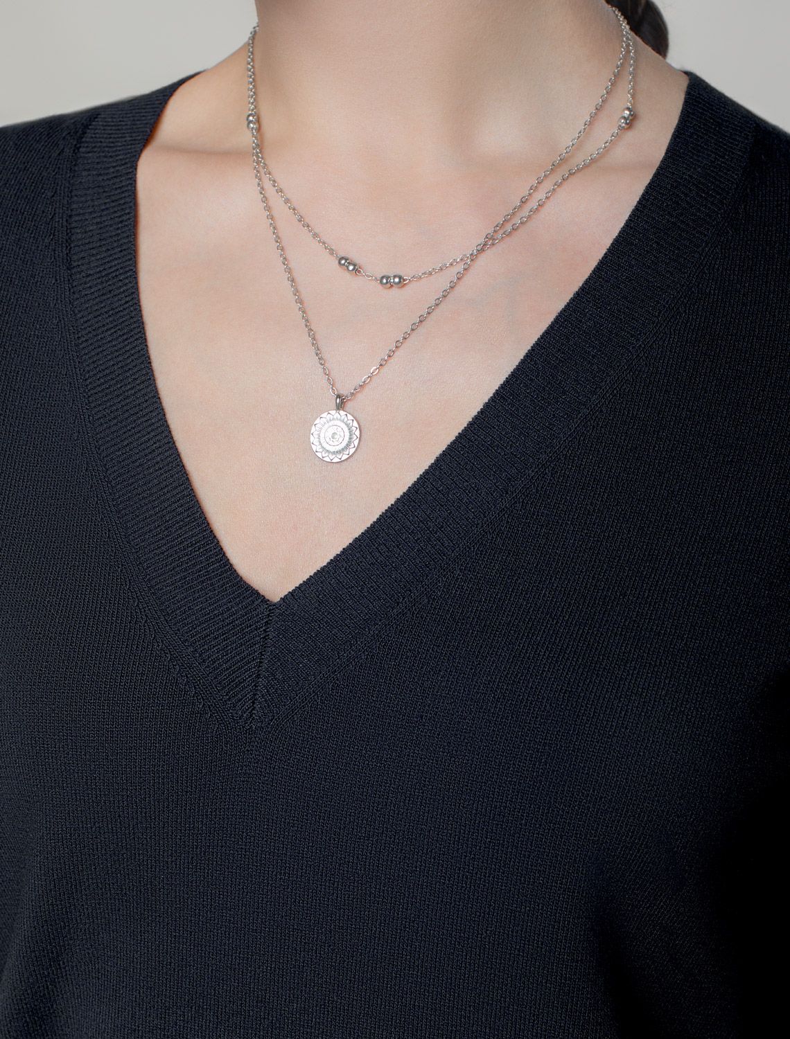 Джемпер тонкой вязки из вискозы с нейлоном D39.355 черный