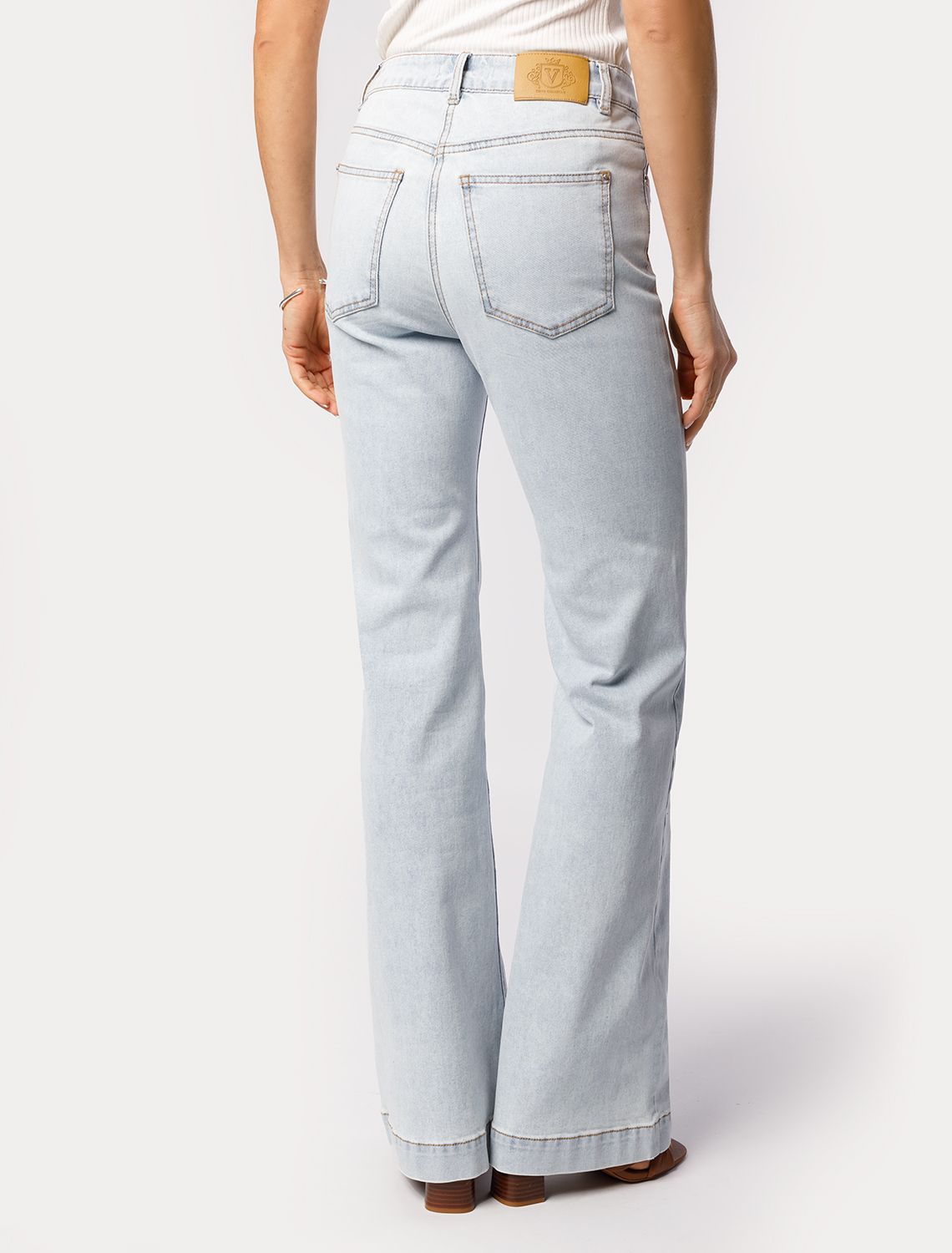 Джинсы-клеш из эластичного денима D54.261 светло-голубой