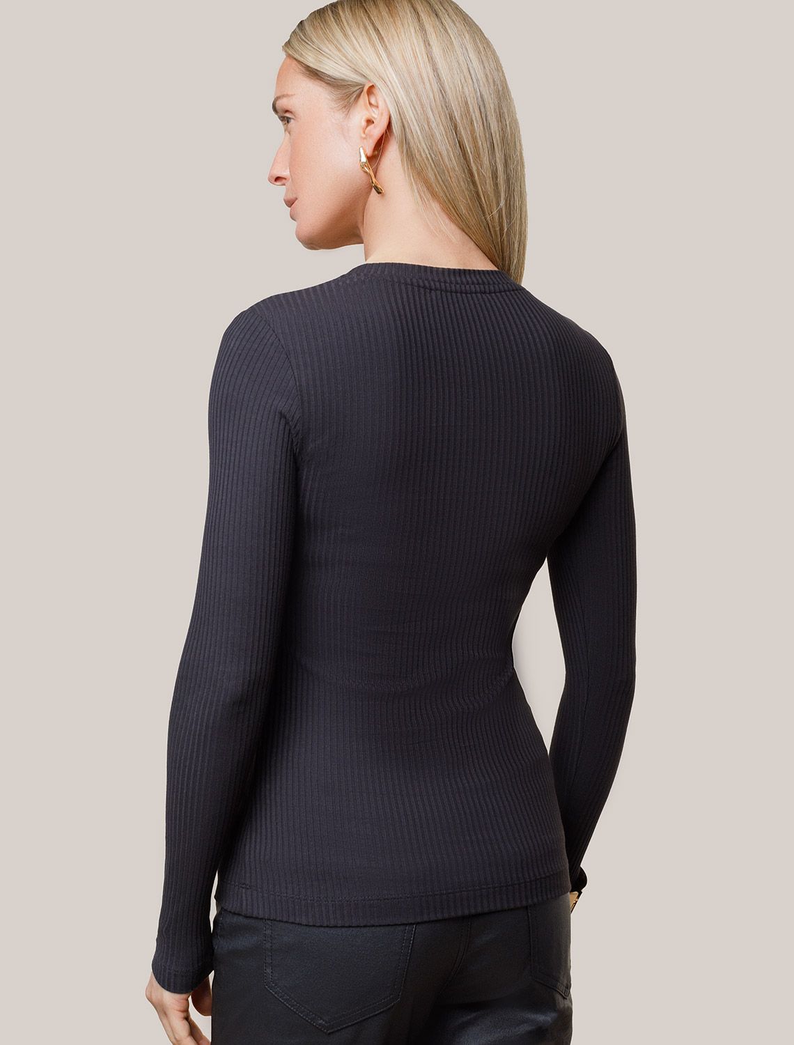 Джемпер из трикотажа в широкий рубчик D49.106 черный