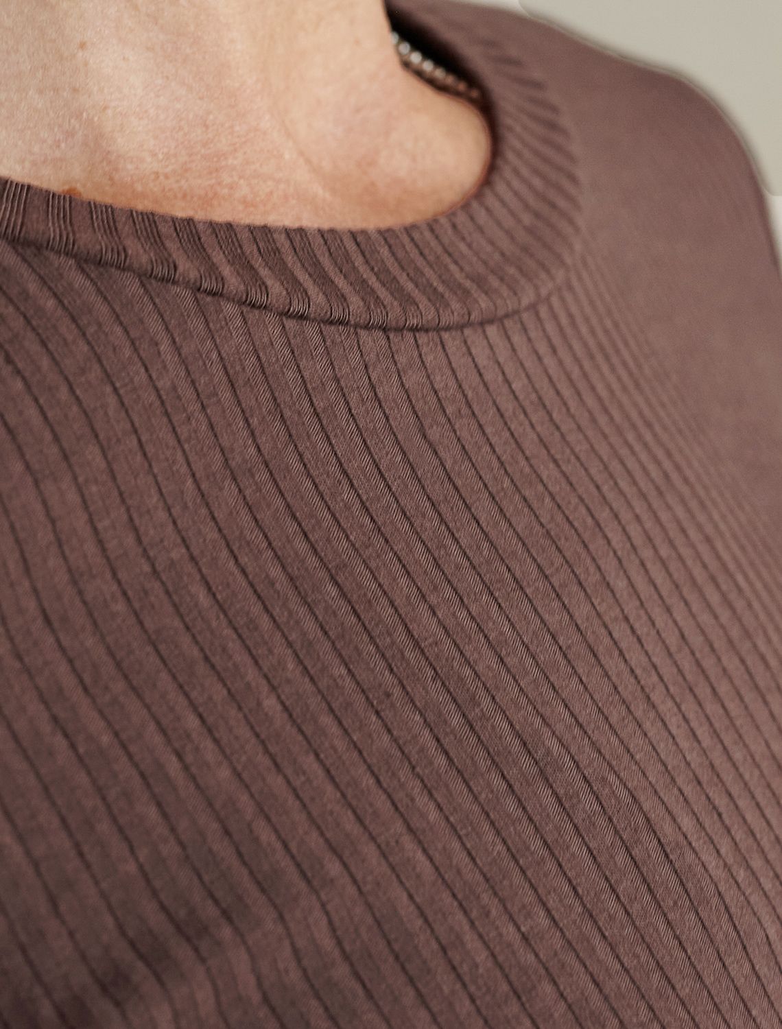 Джемпер из трикотажа в широкий рубчик D49.106 шоколад
