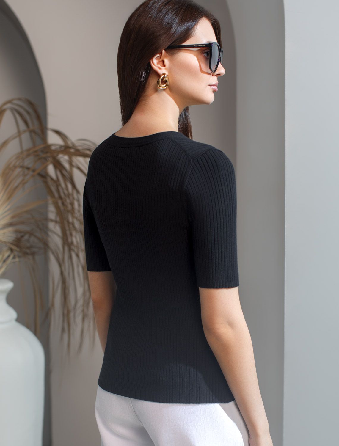 Джемпер тонкой вязки из вискозы с нейлоном D39.337 черный