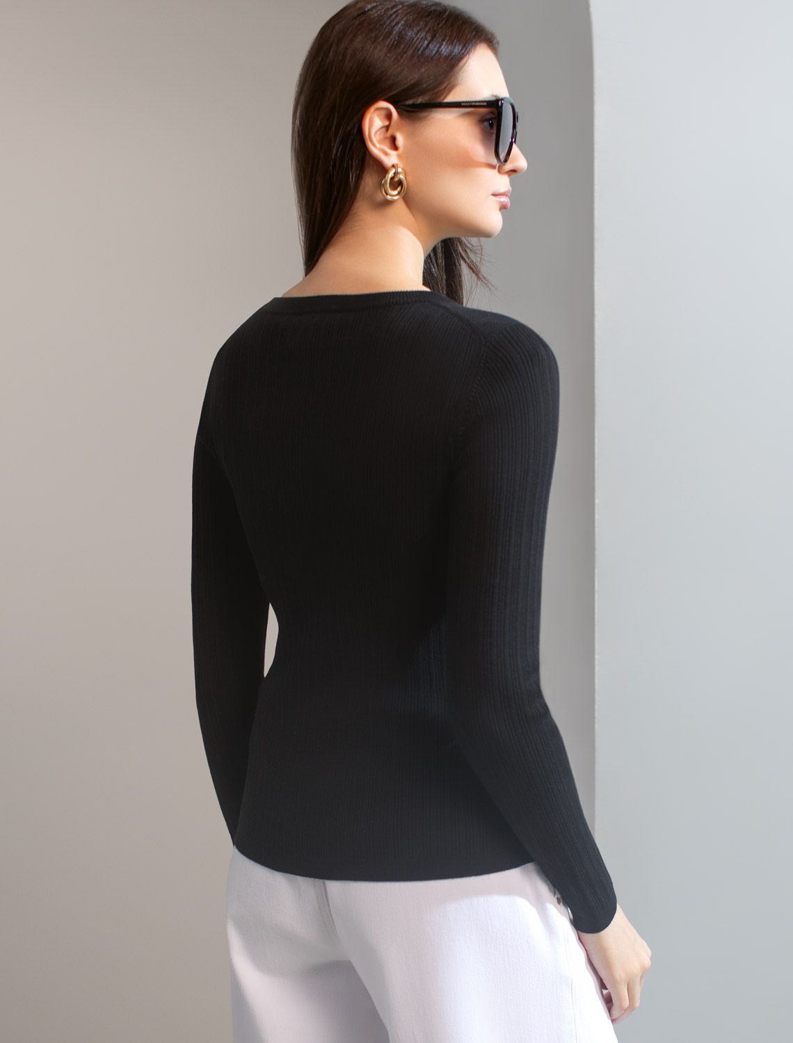 Джемпер тонкой вязки из вискозы с нейлоном D39.347 черный