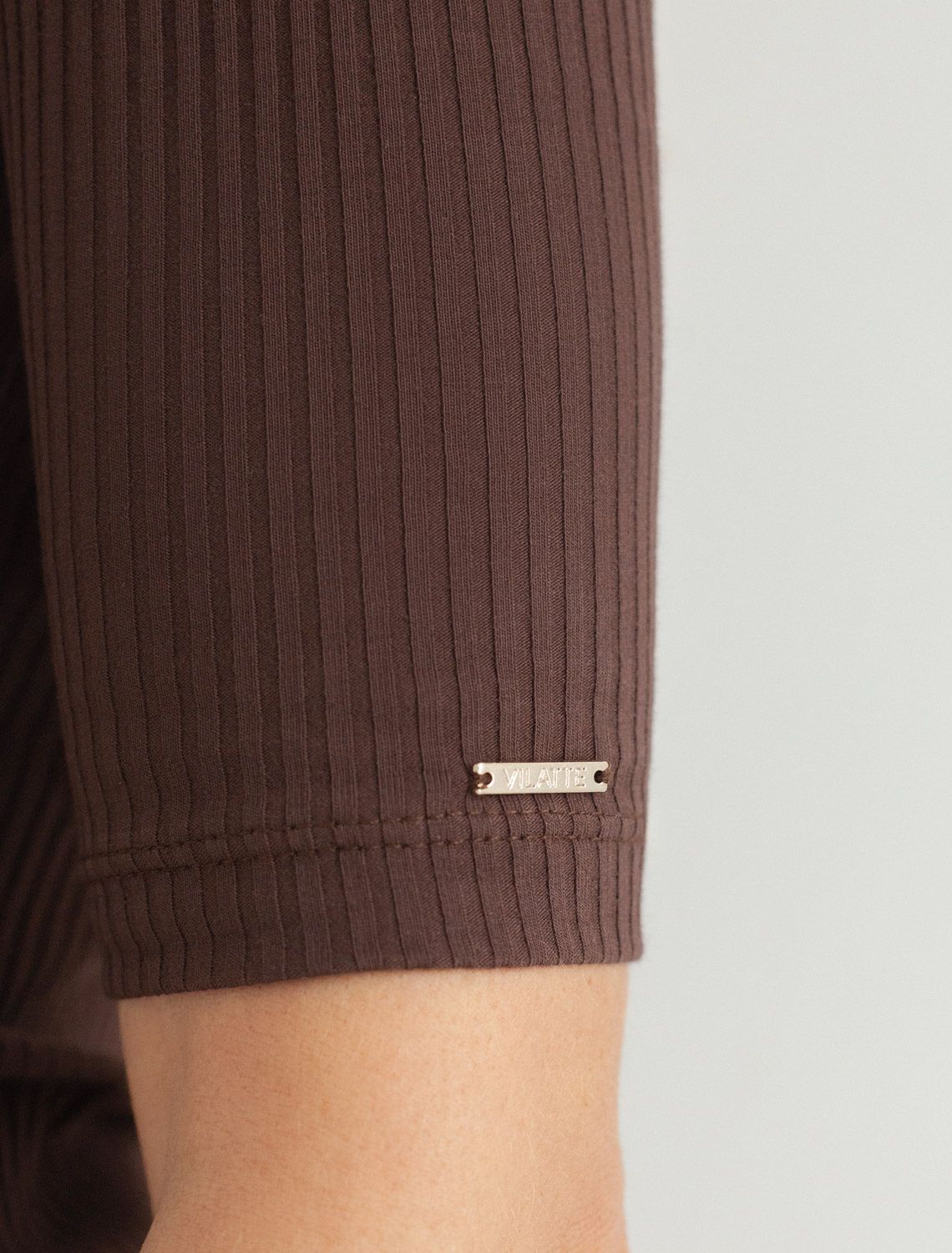 Джемпер из трикотажа в широкий рубчик D49.107 шоколад