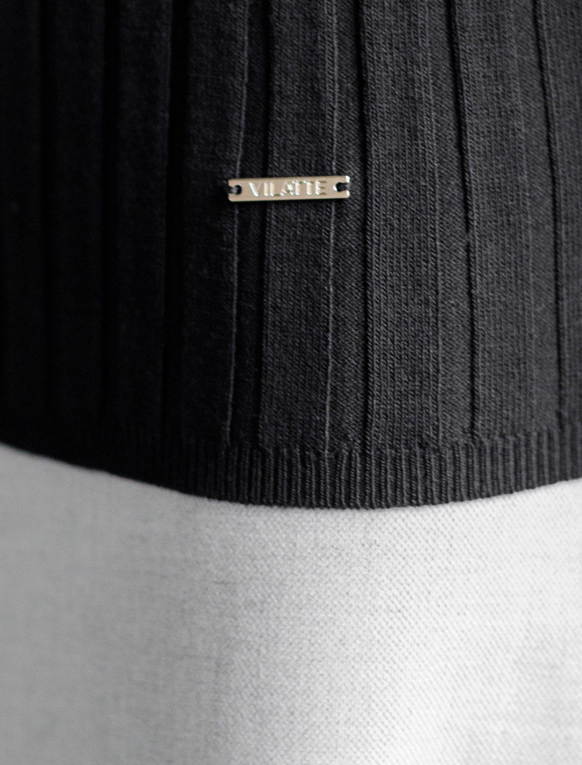 Джемпер тонкой вязки из вискозы с нейлоном D39.318 черный