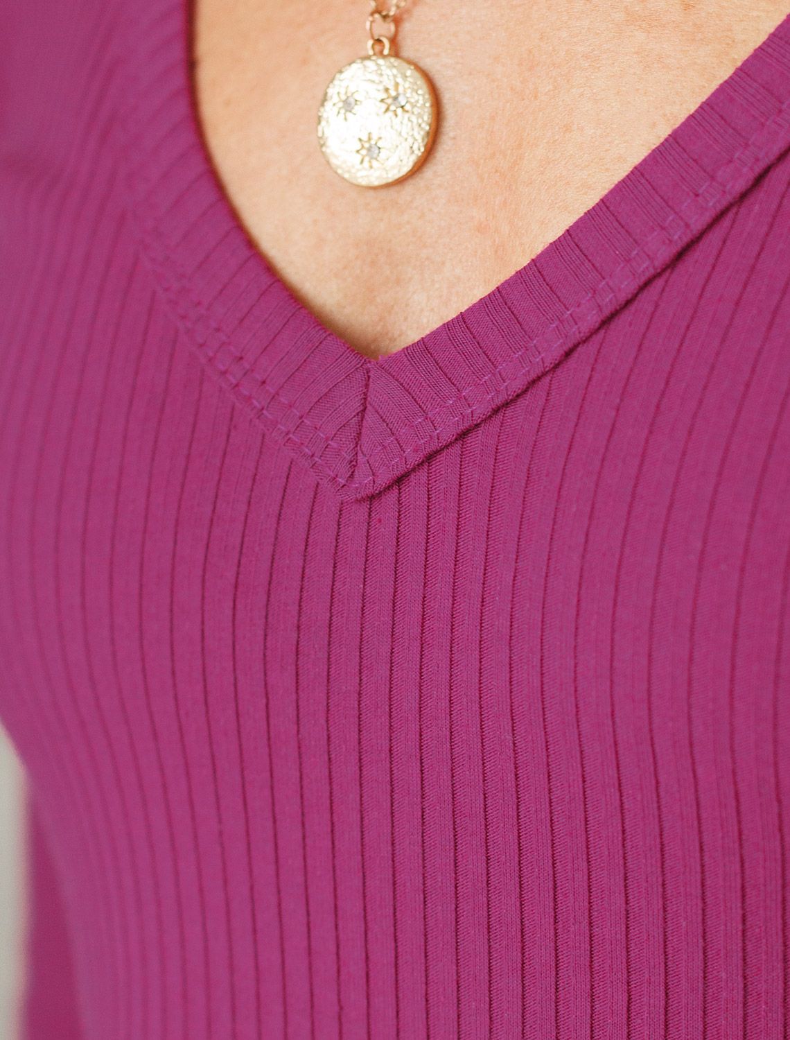 Джемпер из трикотажа в широкий рубчик D49.107 пурпурный