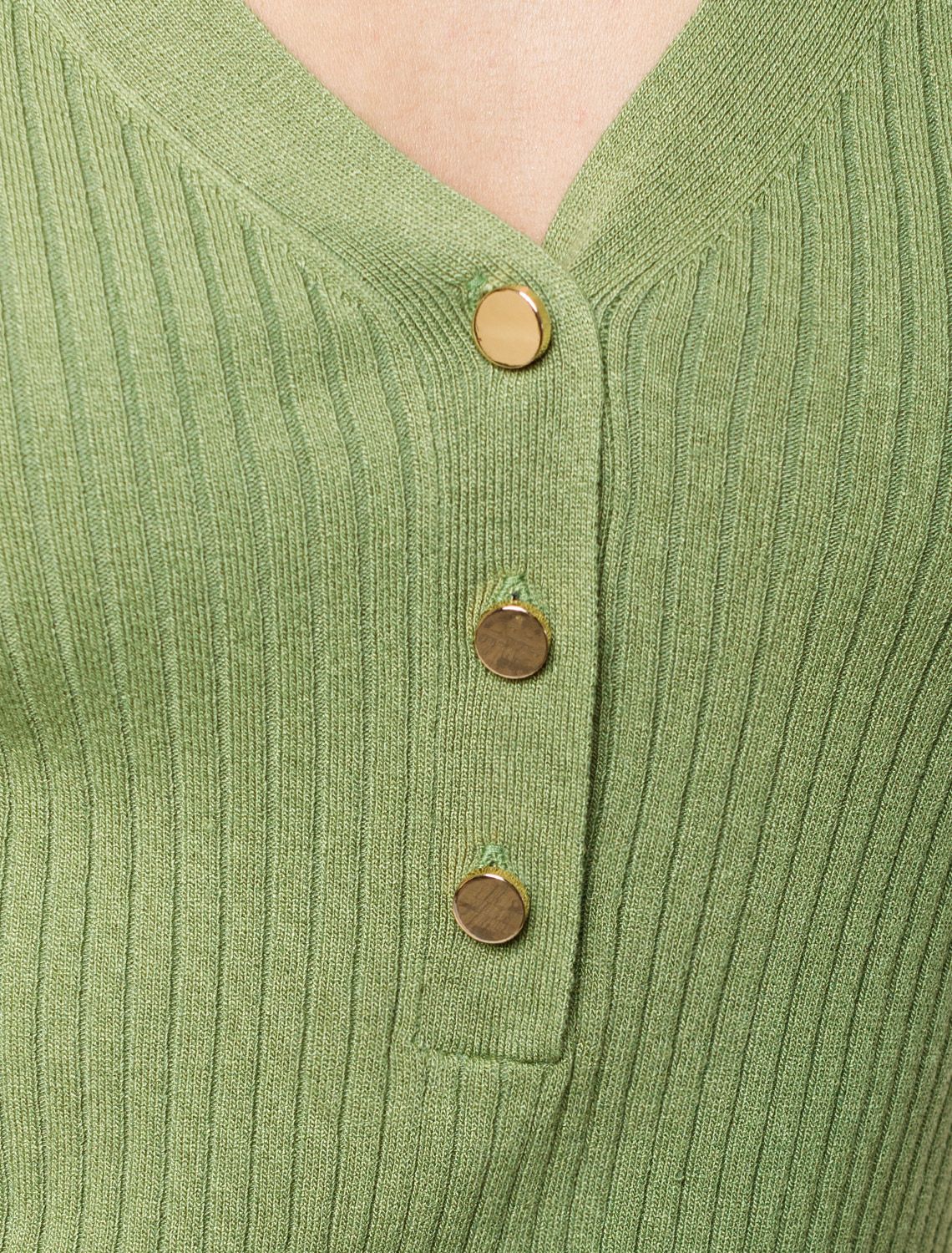 Джемпер тонкой вязки из вискозы с нейлоном D39.337 зеленый