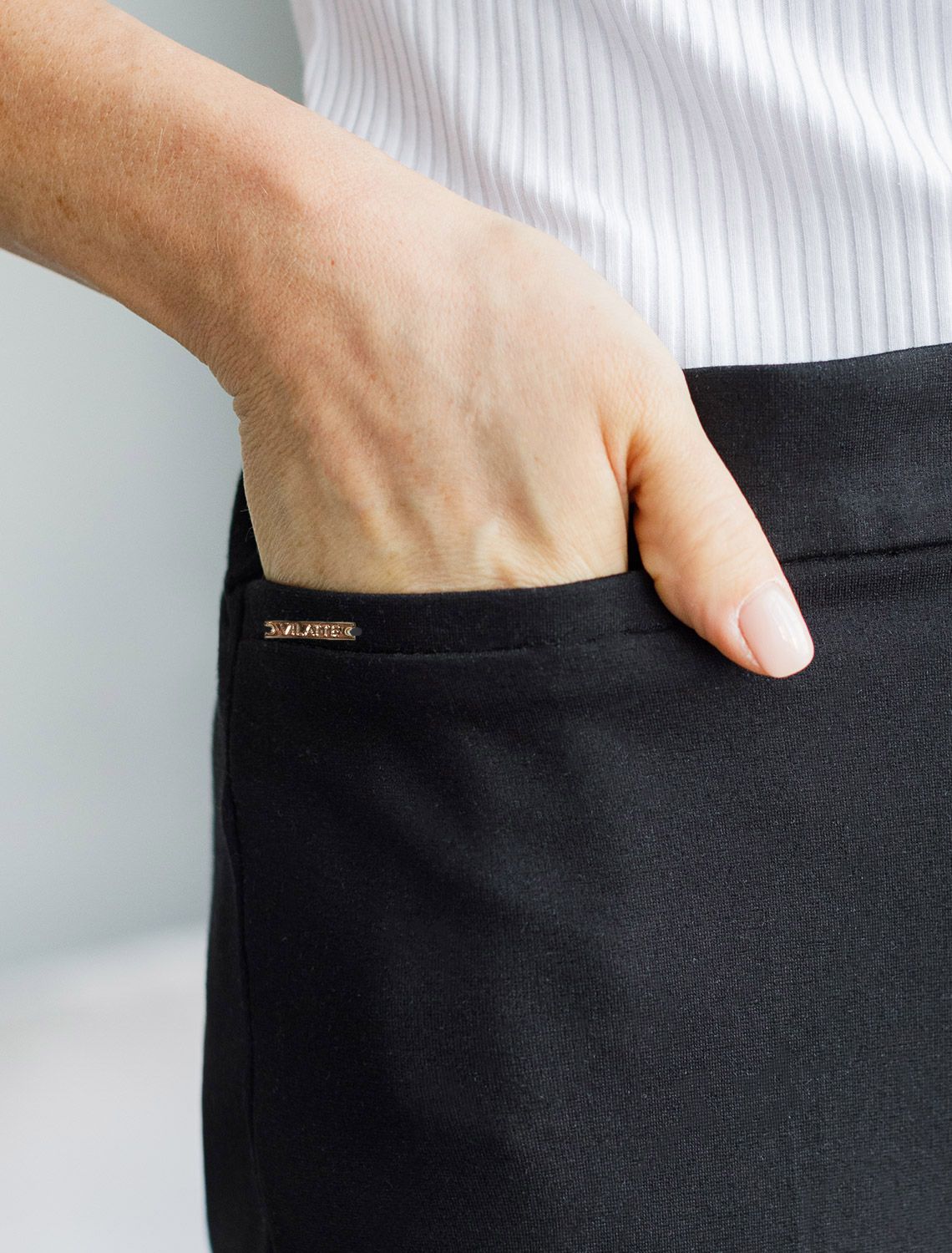 Брюки-дудочки из джерси D44.146 черный