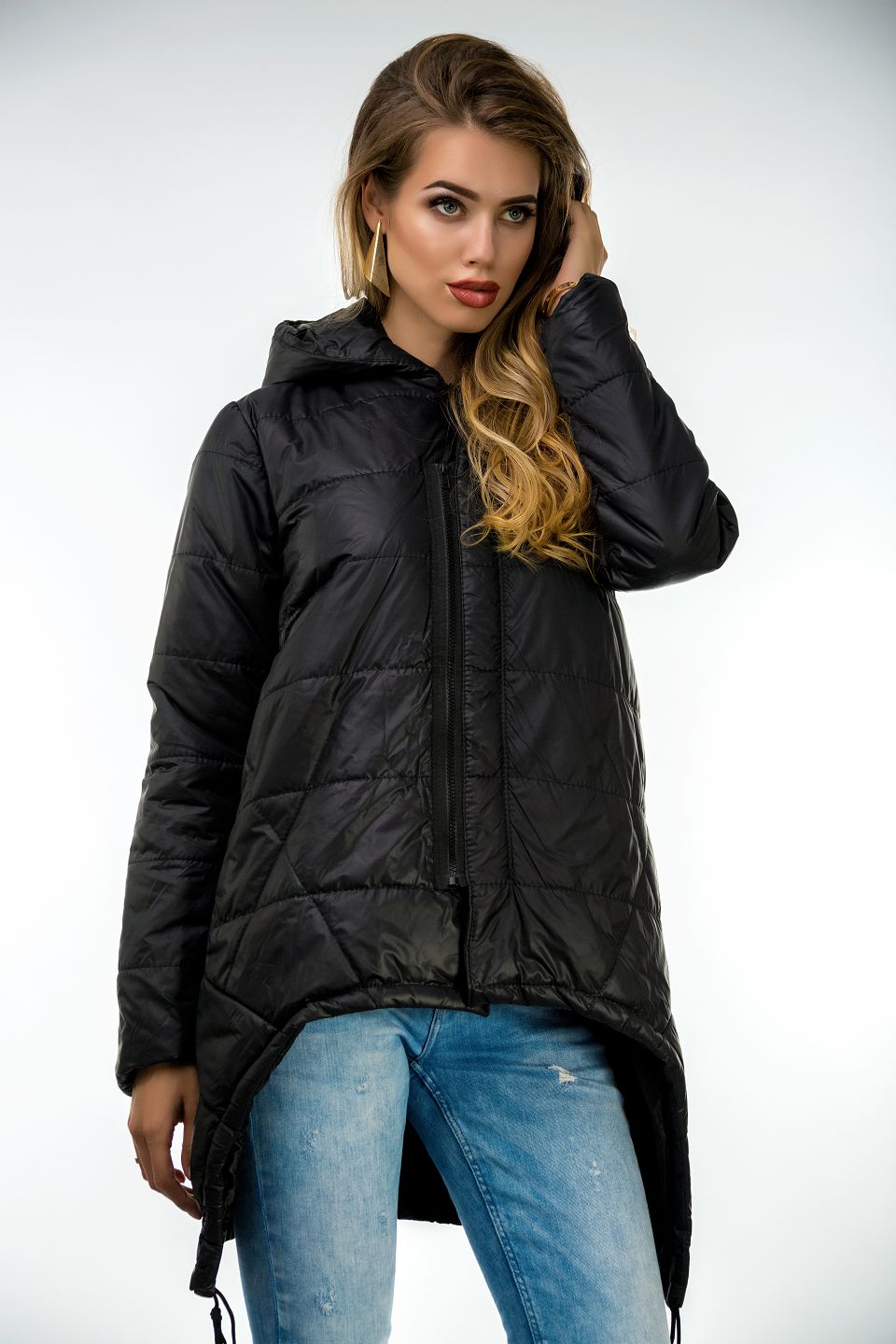 Черная стеганая куртка женская удлиненная