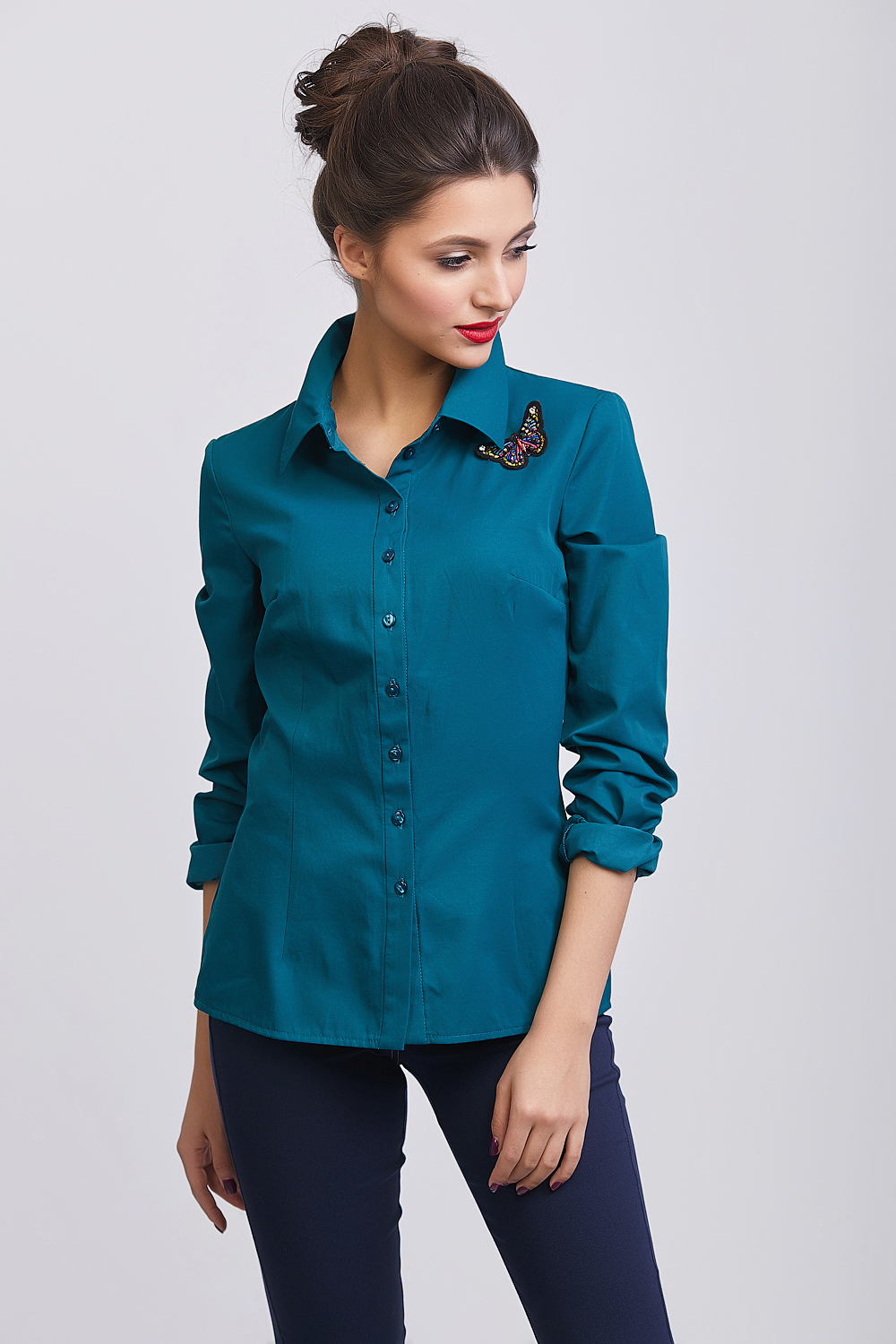 Цветная блузка с отложным воротником