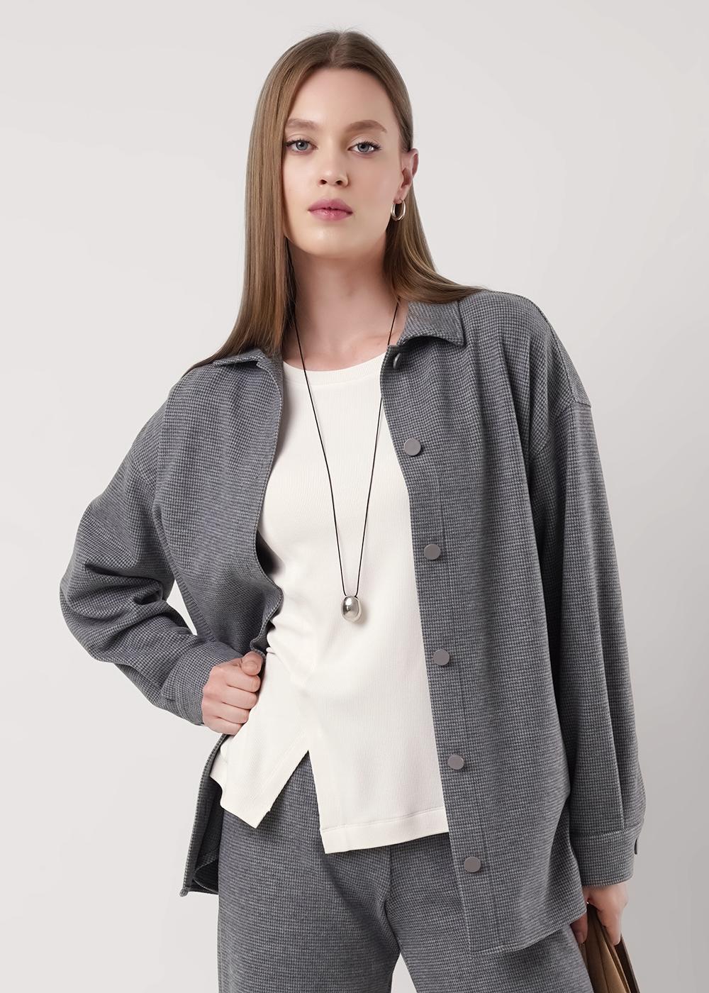 Ст.цена 2500р CLE 156546ввэ Рубашка женская 156546ввэ т.серый/серый