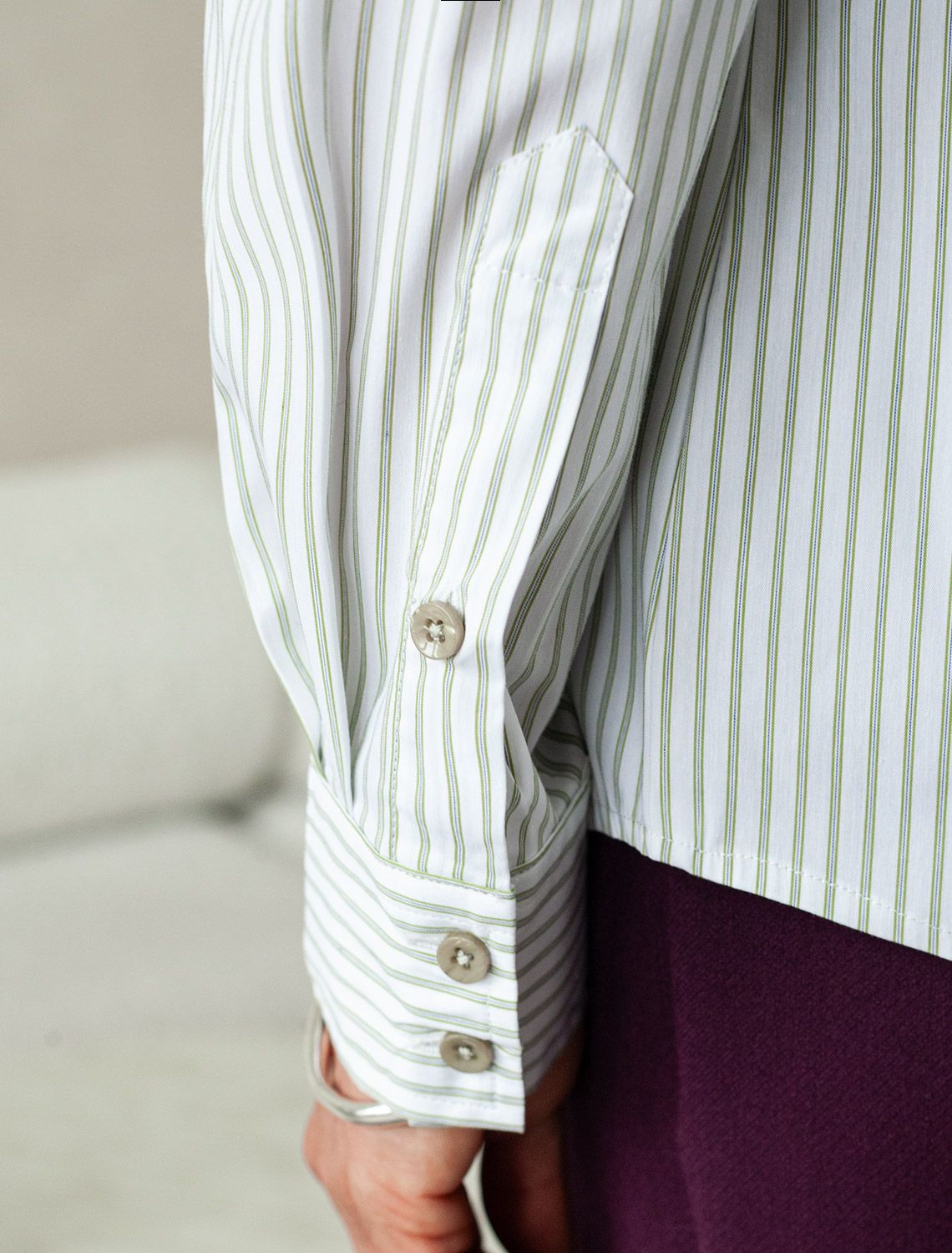 Блузка прилегающего силуэта из хлопка D29.273 белый-зеленый-голубой