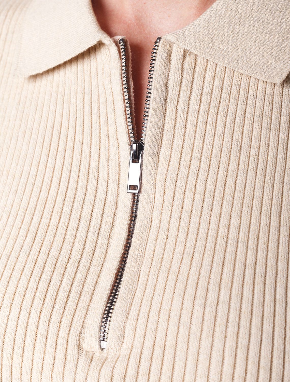 Джемпер-поло с застежкой на молнии из хлопка с кашемиром D39.351 бежевый меланж