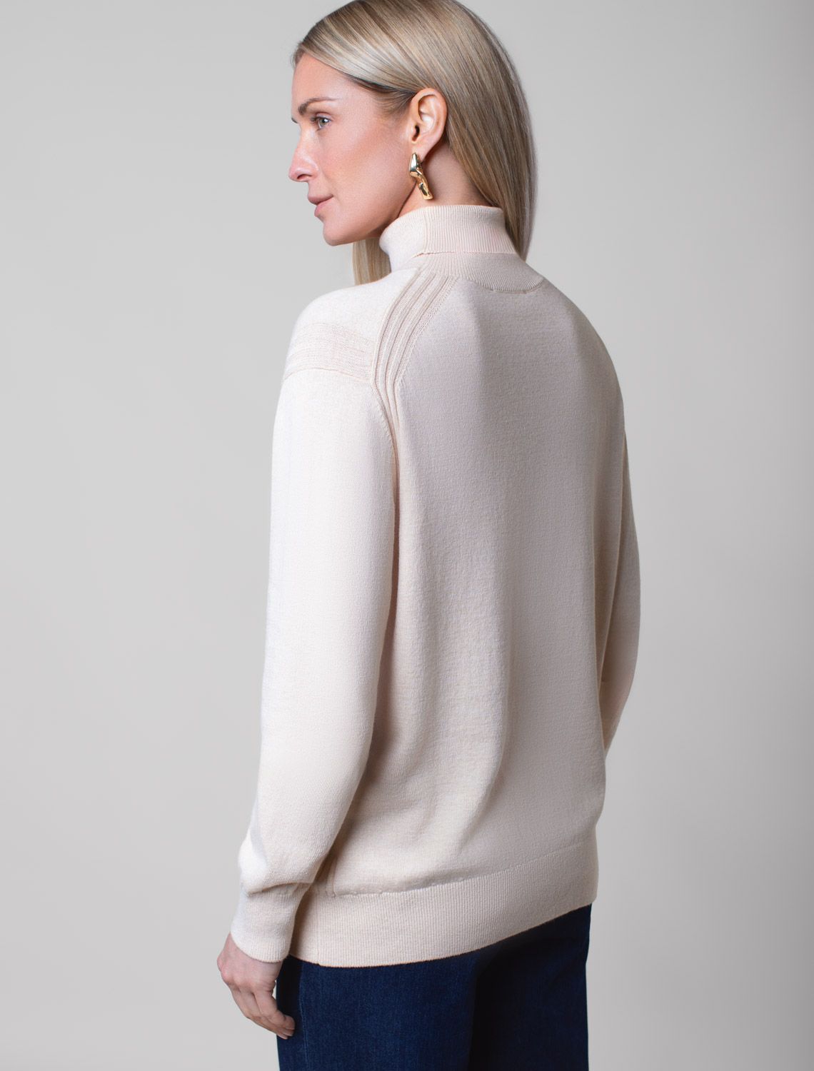 Свитер тонкой вязки из хлопка с кашемиром D34.199 бежевый меланж