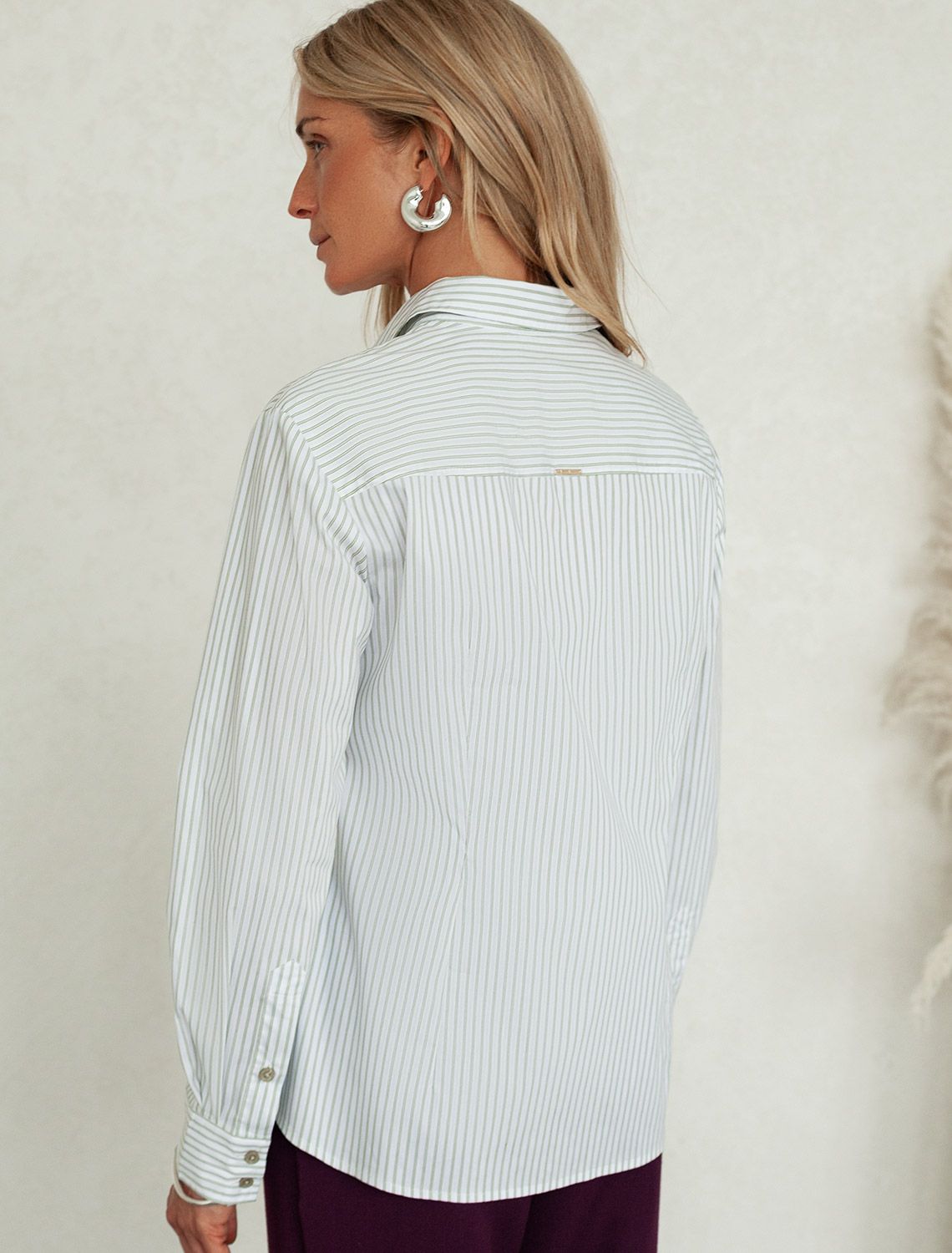 Блузка прилегающего силуэта из хлопка D29.273 белый-зеленый-голубой